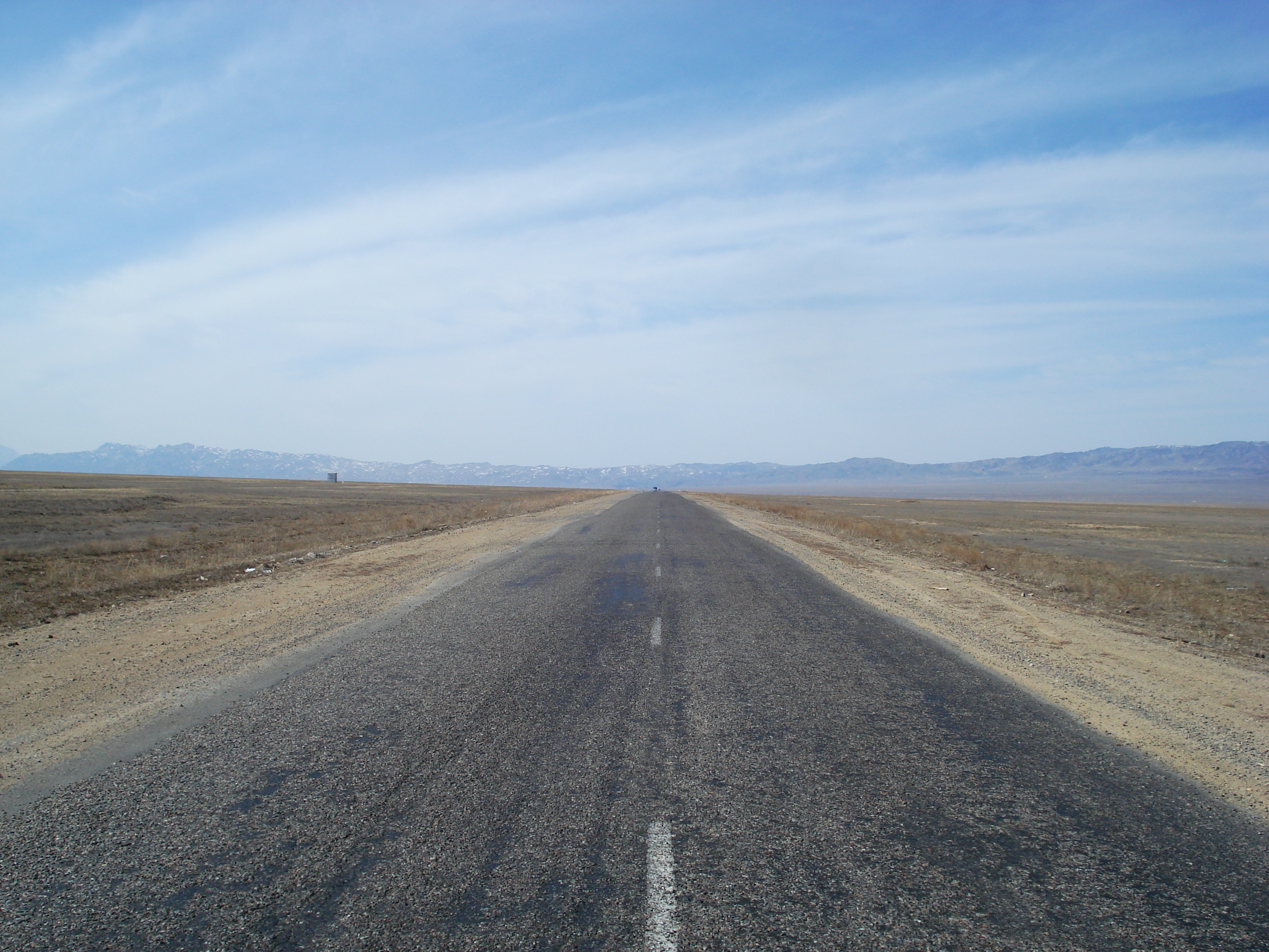 รูปถ่าย คาซัคสถาน(Kazakhstan) ถนนจากอัลมาตีไปหุบผาชารึน(Almaty to Charyn Canyon road) 2007-03 158