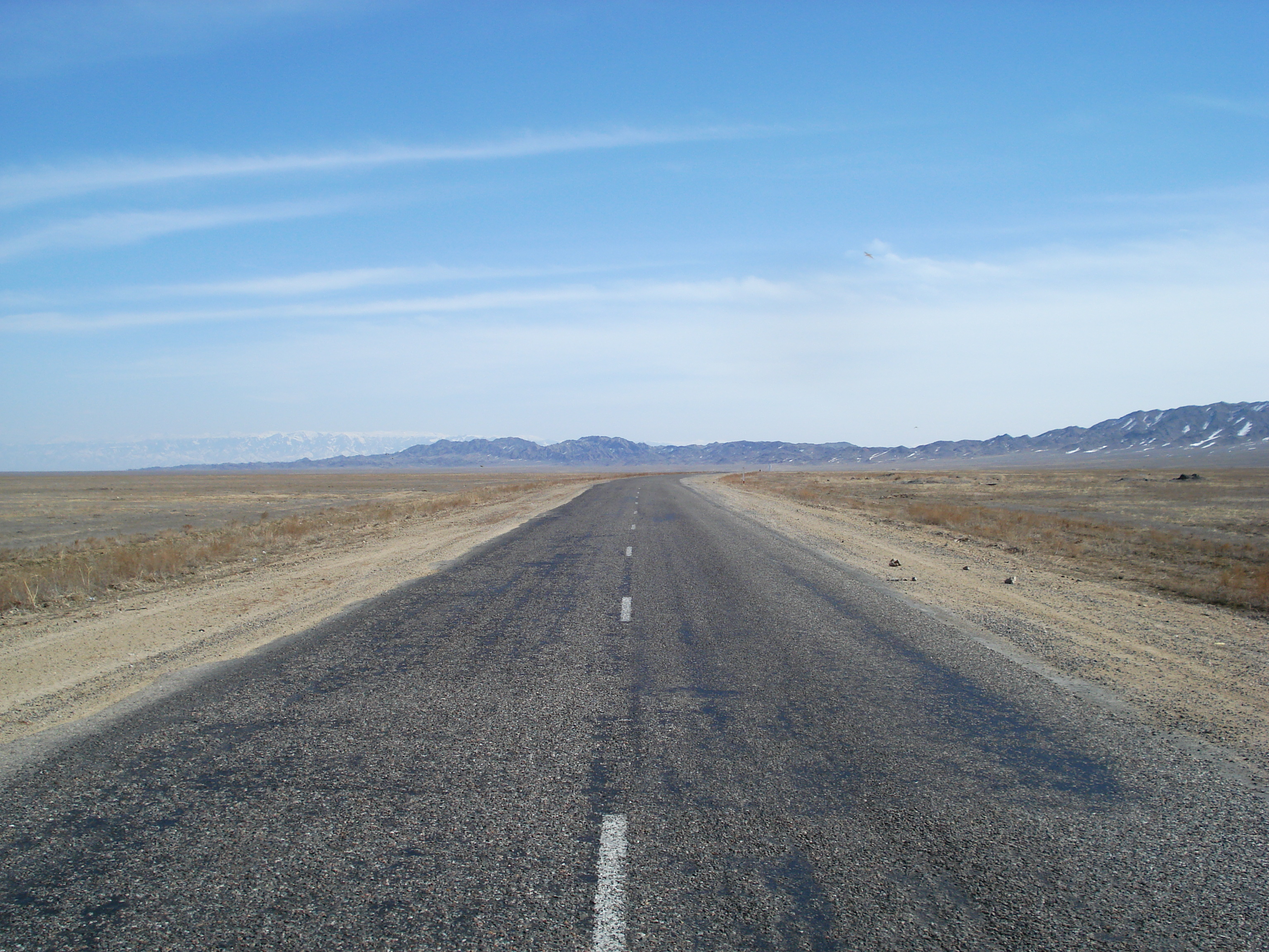 รูปถ่าย คาซัคสถาน(Kazakhstan) ถนนจากอัลมาตีไปหุบผาชารึน(Almaty to Charyn Canyon road) 2007-03 163