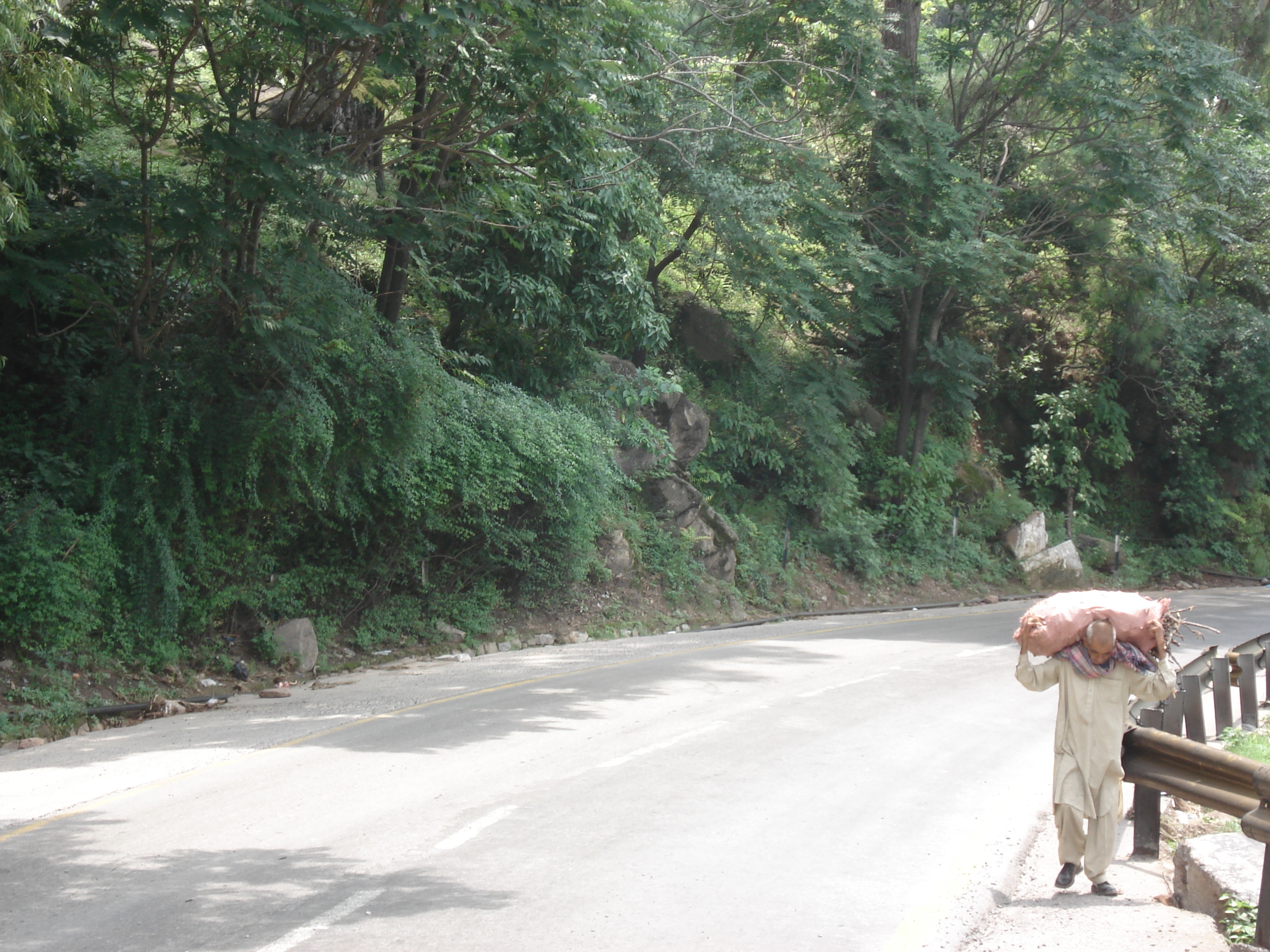 รูปถ่าย ปากีสถาน(Pakistan) ถนนจากอิสลามาบัดไปมัรรี(Islamabad to Murree road) 2006-08 37