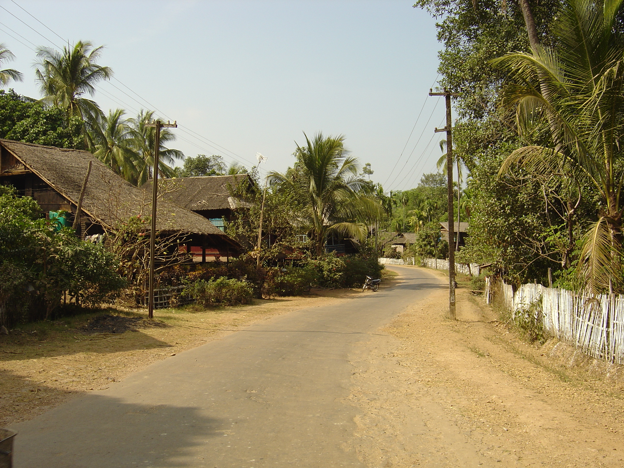 รูปถ่าย พม่า(Myanmar) ถนนจากทวายไปหาดหม่องมะกัน(Road from Dawei to Maungmagan beach) 2005-01 61