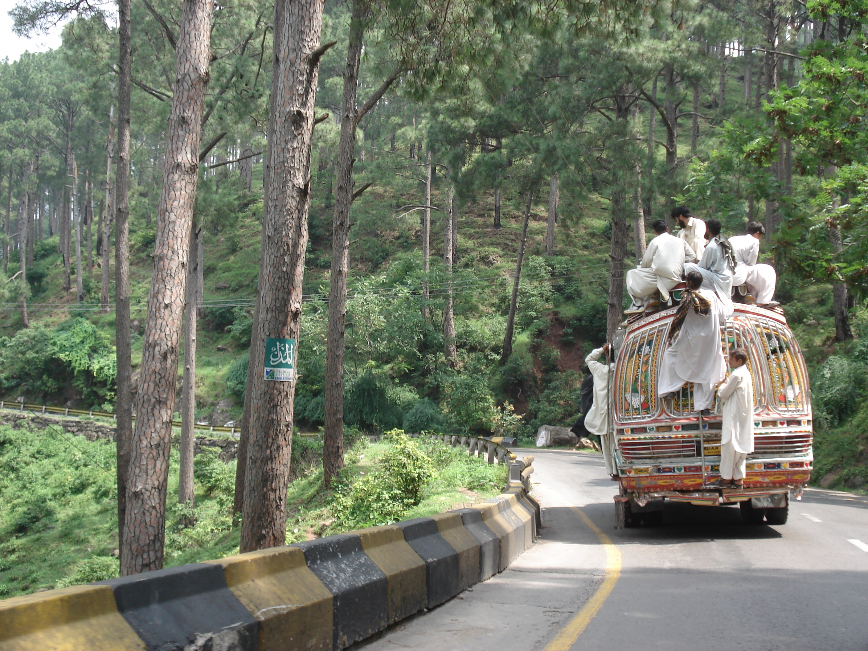 รูปถ่าย ปากีสถาน(Pakistan) ถนนจากอิสลามาบัดไปมัรรี(Islamabad to Murree road) 2006-08 19