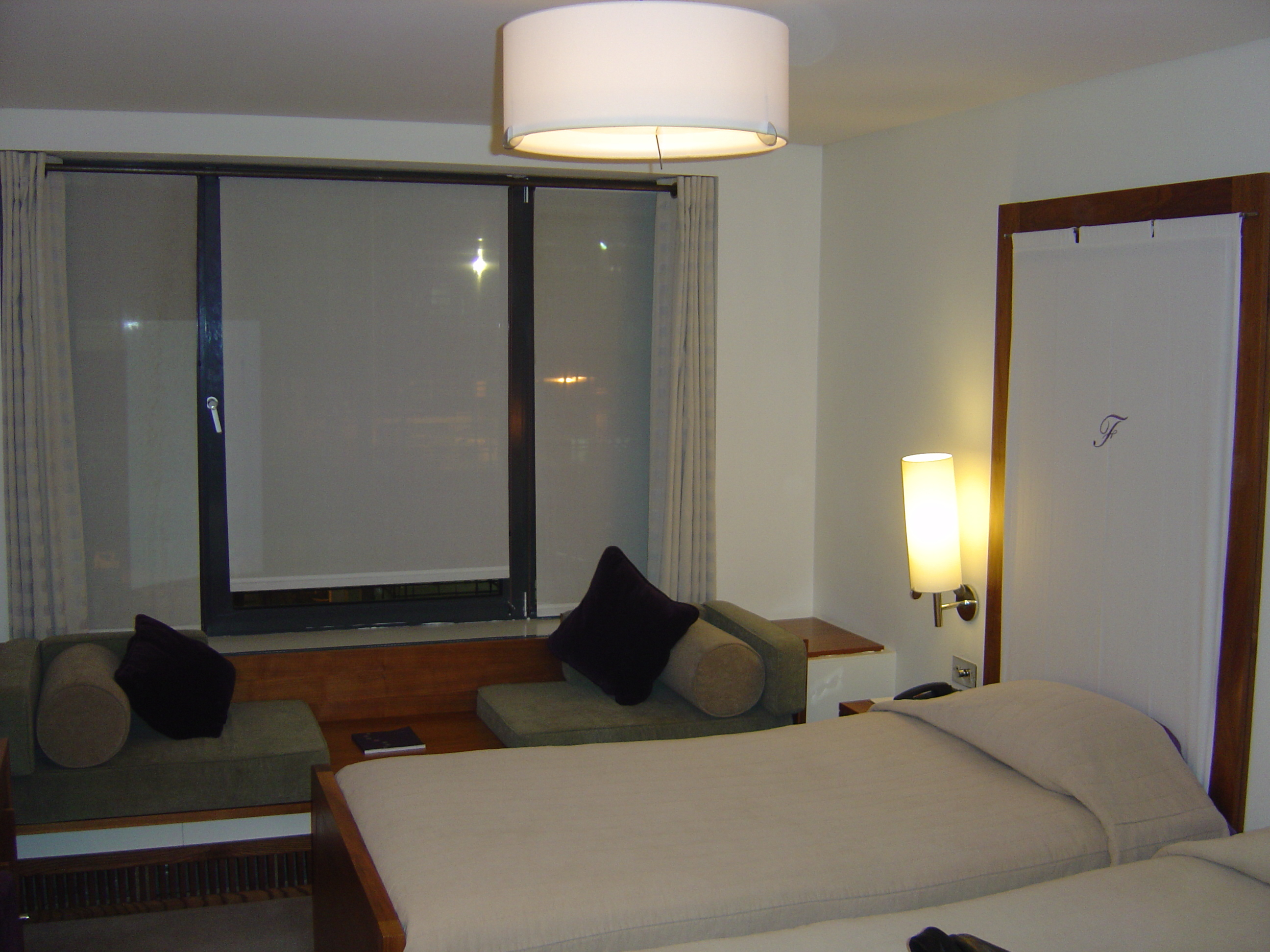 รูปถ่าย ไอร์แลนด์(Ireland) ดับลิน(Dublin) โรงแรมฟิตซ์วิลเลียม(Fitzwilliam hotel) 2004-05 0