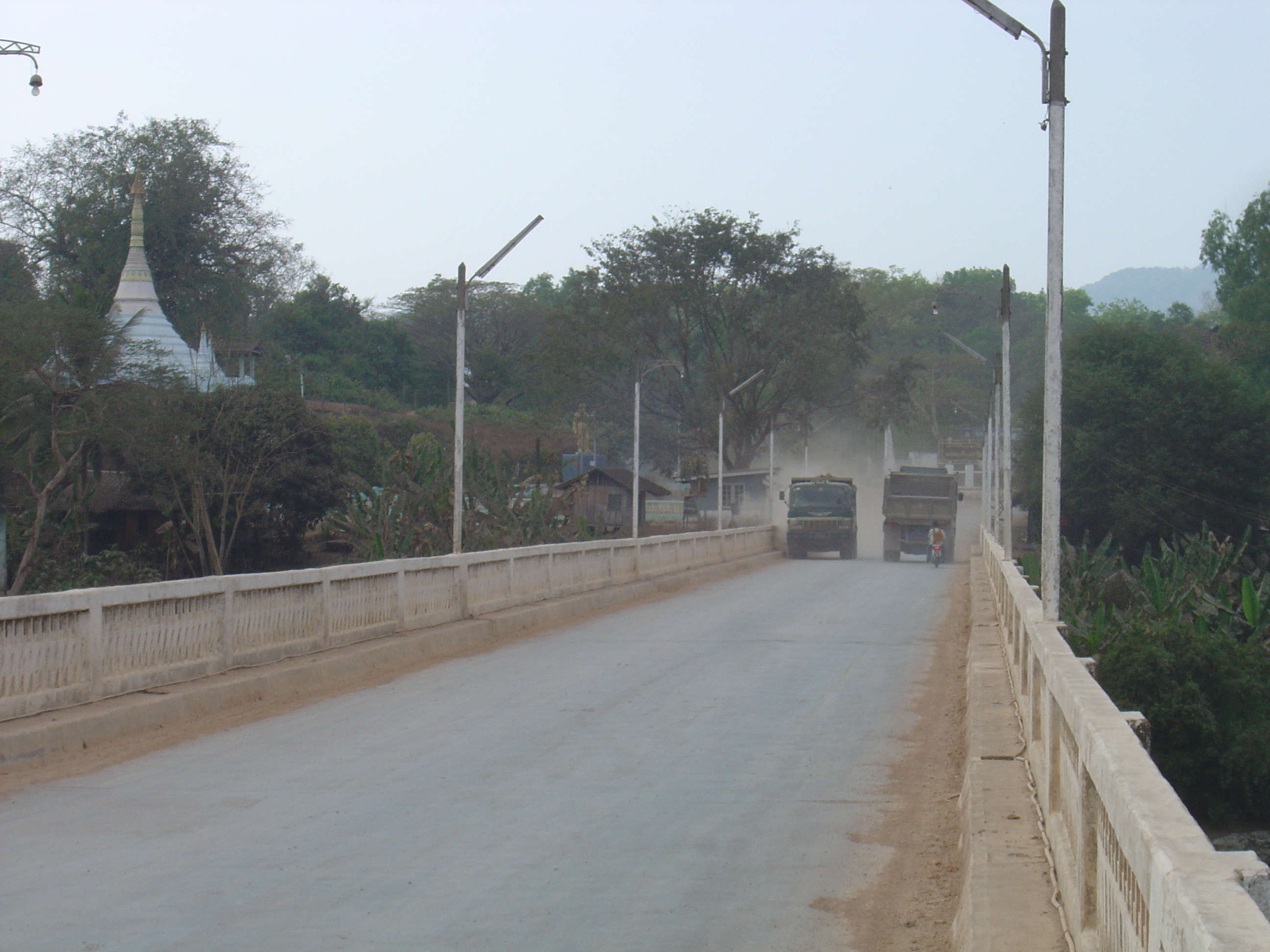 รูปถ่าย พม่า(Myanmar) ถนนจากทวายไปหาดหม่องมะกัน(Road from Dawei to Maungmagan beach) 2005-01 7