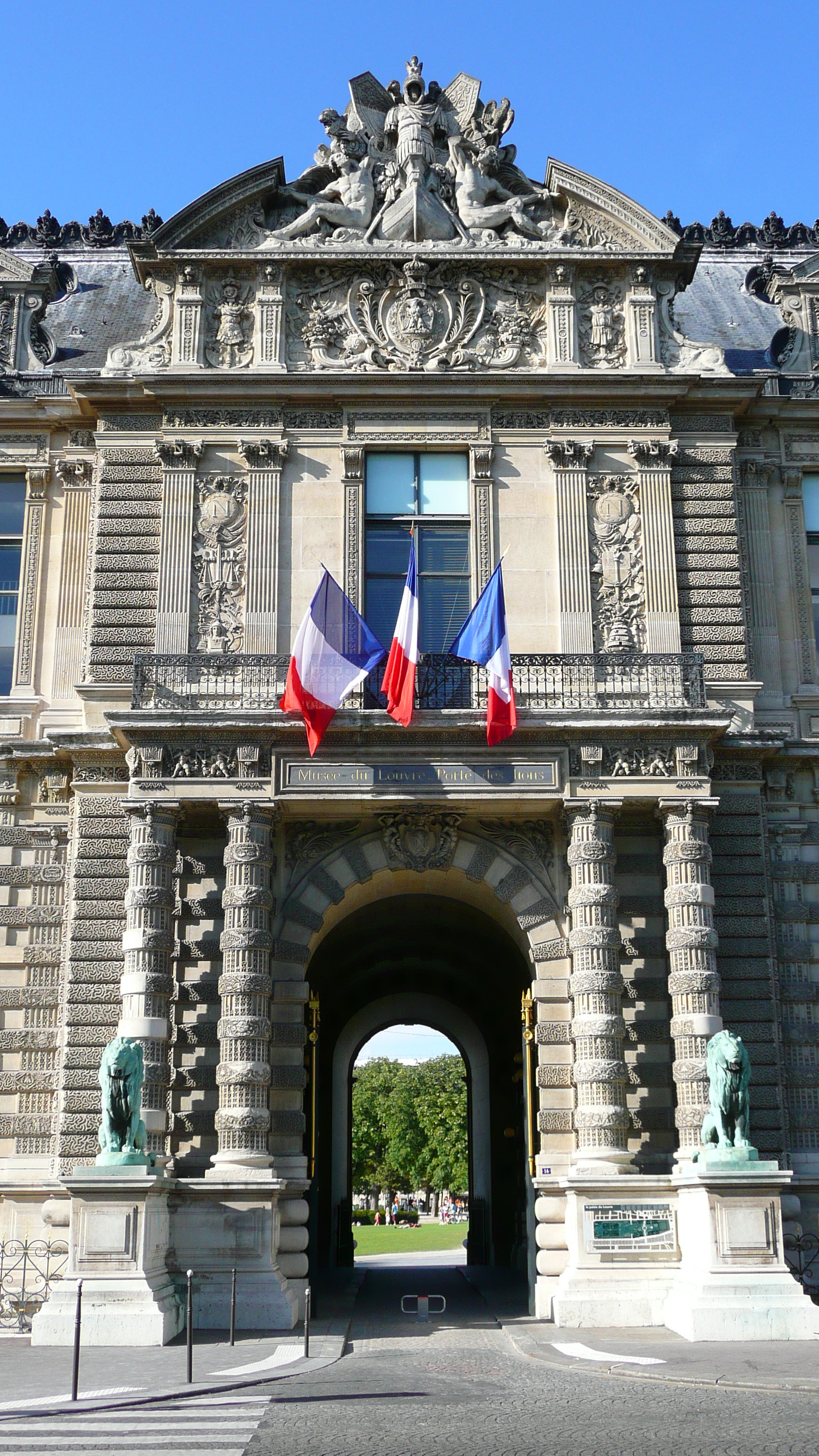 รูปถ่าย ฝรั่งเศส(France) ปารีส(Paris) ลูฟว์(Louvre) ด้านหน้าพระราชวังลูฟวร์ริมแม่น้ำ(Riverside facade of Louvre) 2007-07 63