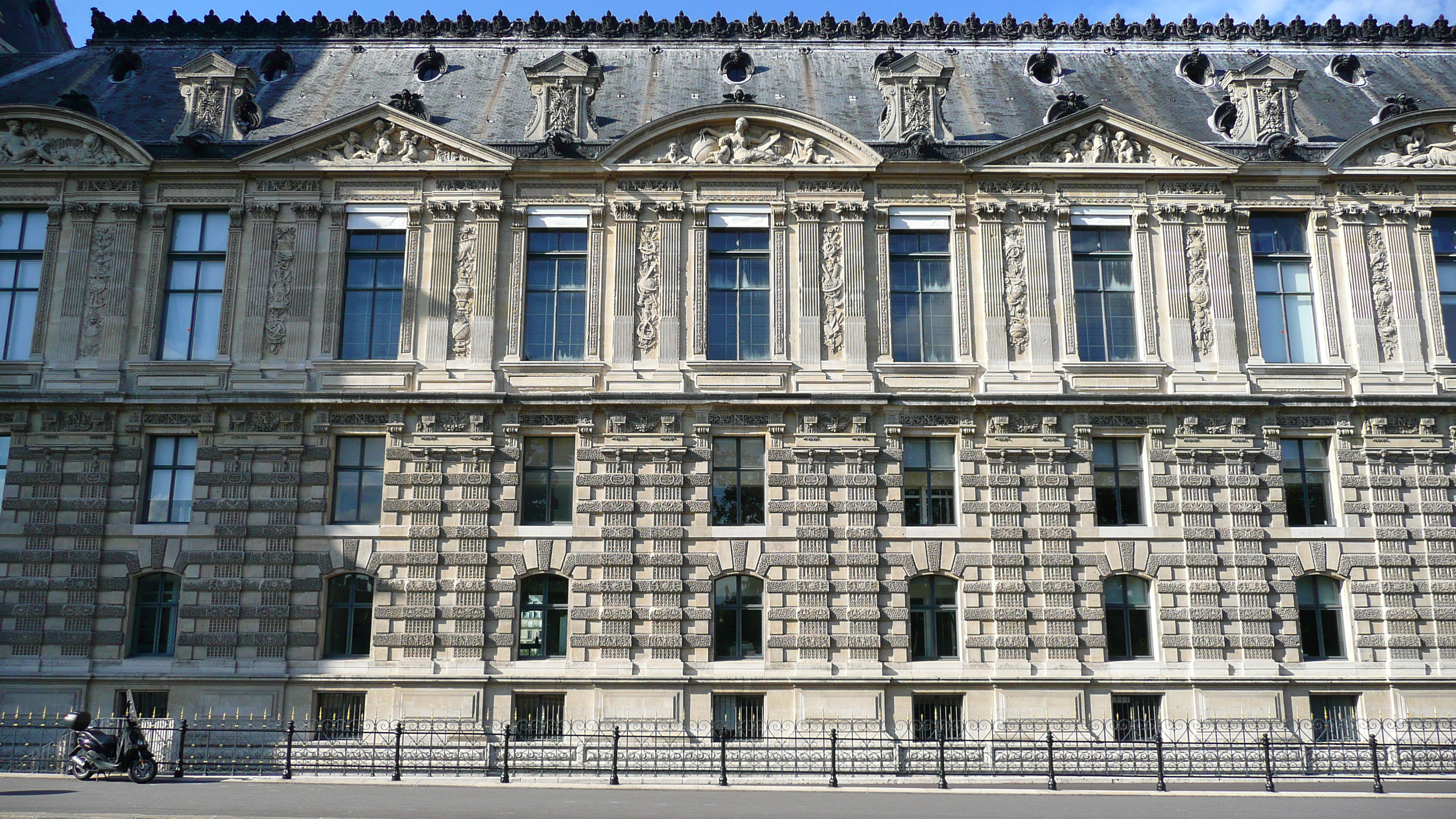 รูปถ่าย ฝรั่งเศส(France) ปารีส(Paris) ลูฟว์(Louvre) ด้านหน้าพระราชวังลูฟวร์ริมแม่น้ำ(Riverside facade of Louvre) 2007-07 60