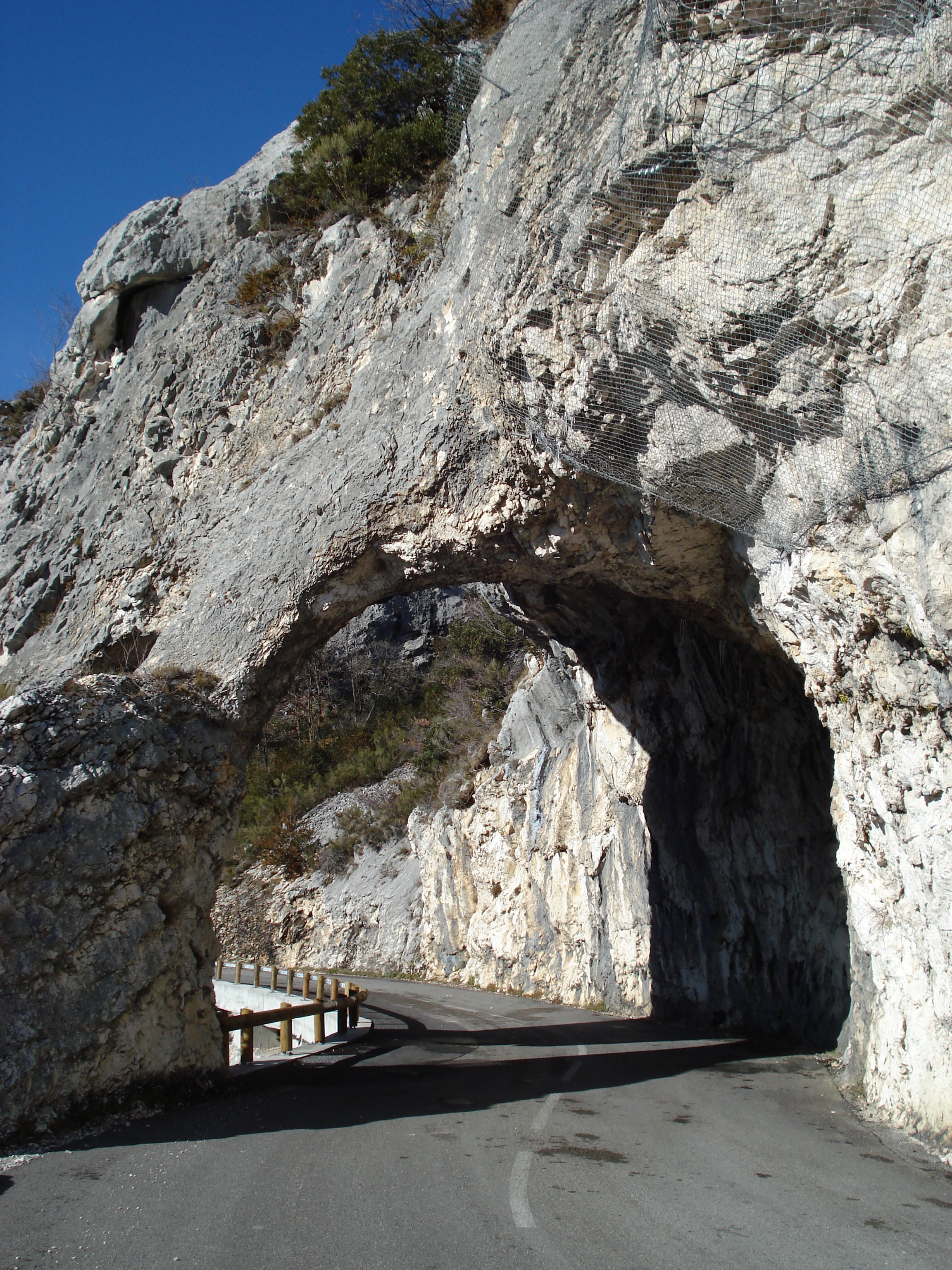 รูปถ่าย ฝรั่งเศส(France) ถนนจากกูร์เซกูลไปเกรโอลีแยร์-เล-เนจ(Coursegoule to Greolieres les neiges road) 2007-01 42