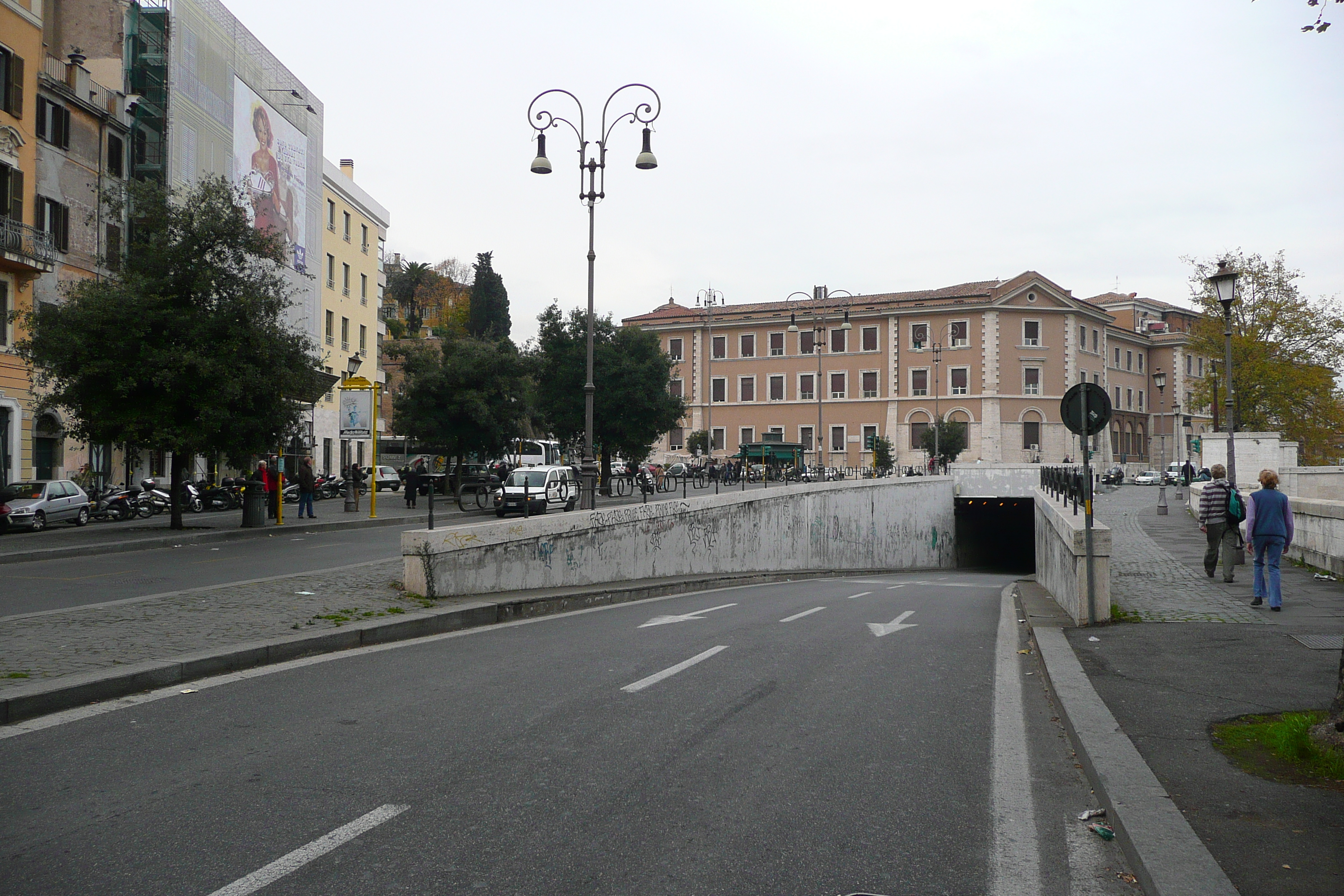 รูปถ่าย อิตาลี(Italy) โรม(Rome) ถนนริมน้ำจานีโกเลนเซ(Lungotevere Gianicolense) 2007-11 2