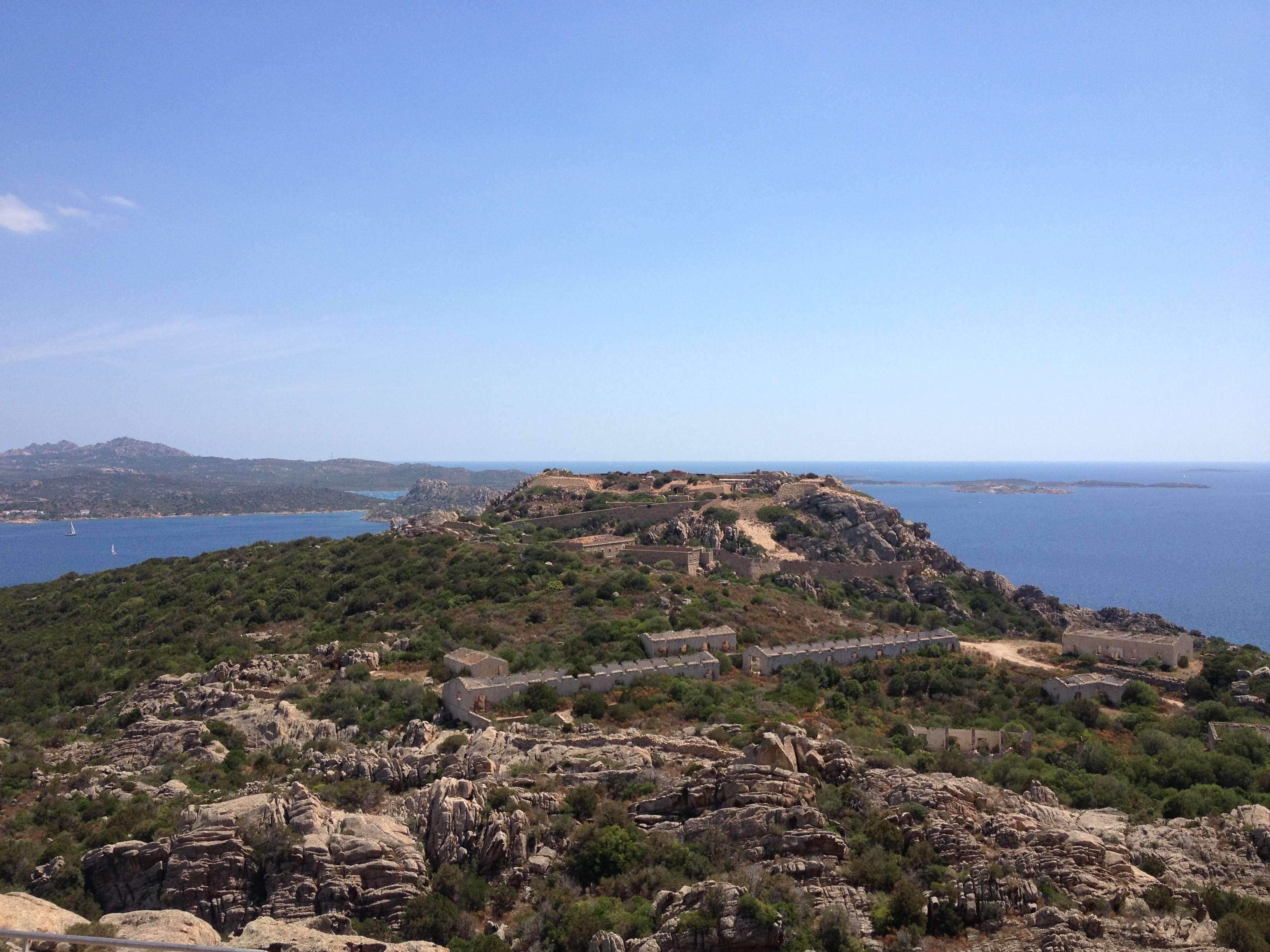 รูปถ่าย อิตาลี(Italy) ซาร์ดิเนีย(Sardinia) หินรูปหมี (รอกชาเดลลอร์โซ)(Roccia dell'Orso) 2015-06 3