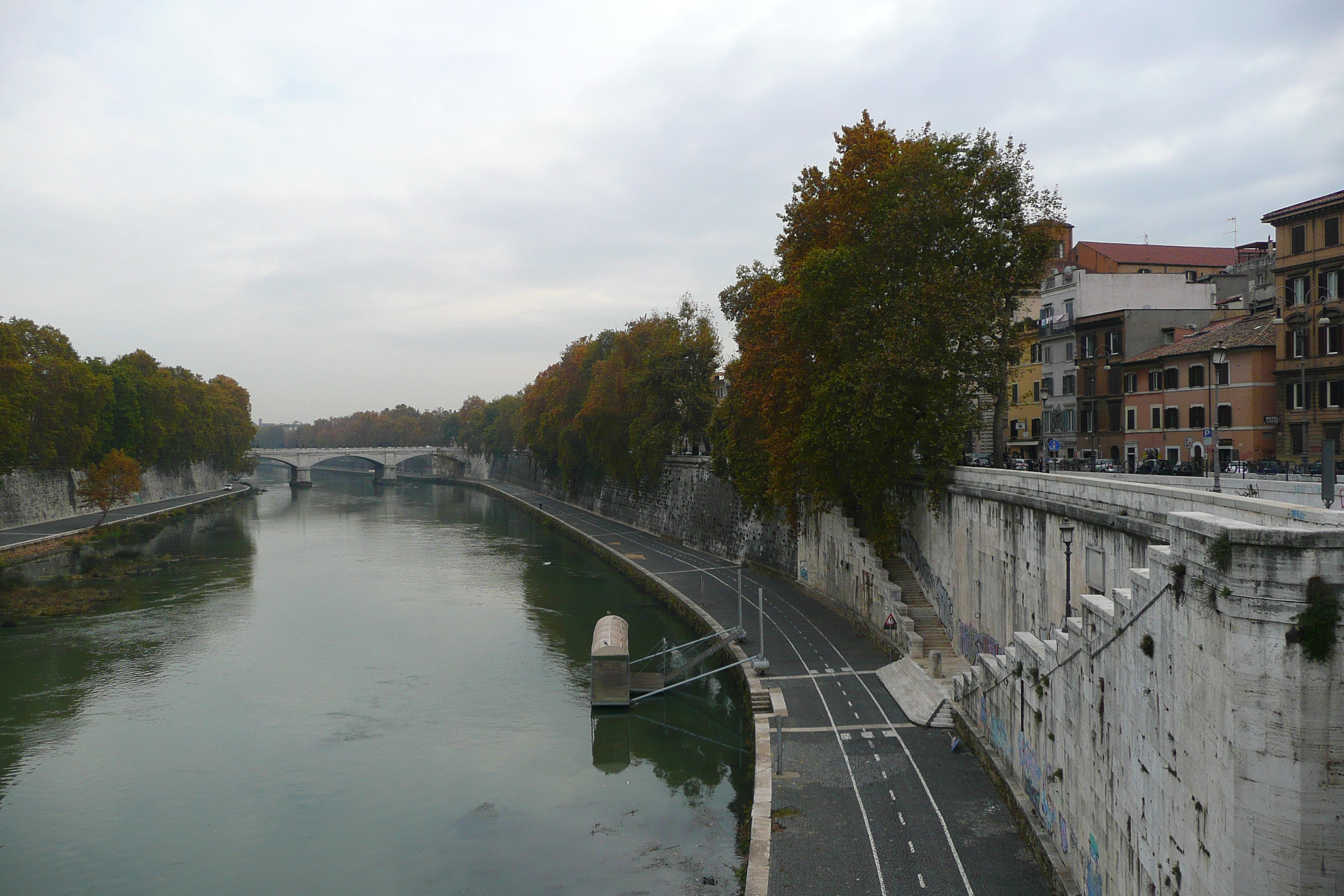 รูปถ่าย อิตาลี(Italy) โรม(Rome) ถนนริมน้ำจานีโกเลนเซ(Lungotevere Gianicolense) 2007-11 5