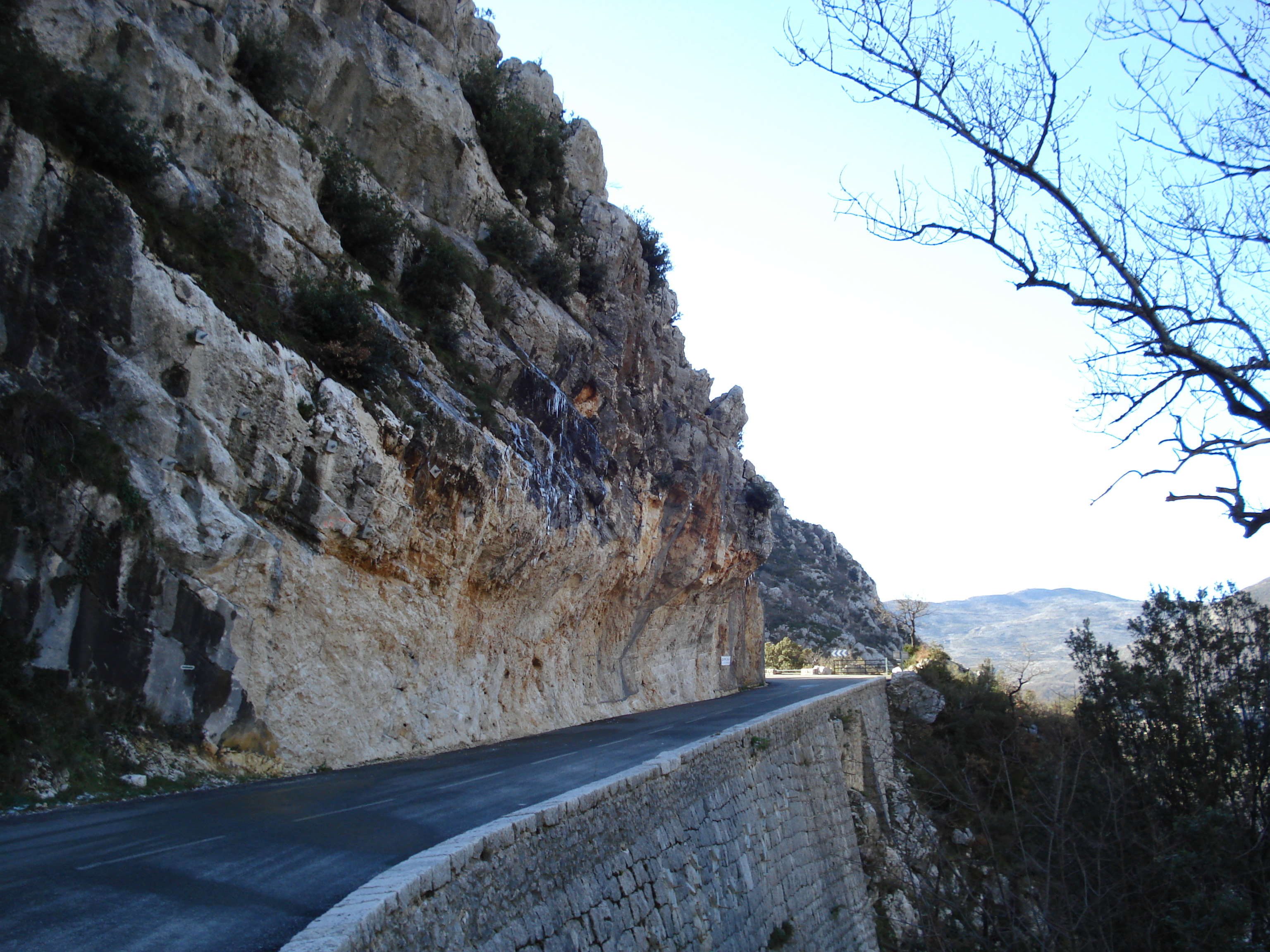 รูปถ่าย ฝรั่งเศส(France) ถนนจากกูร์เซกูลไปเกรโอลีแยร์-เล-เนจ(Coursegoule to Greolieres les neiges road) 2007-01 110