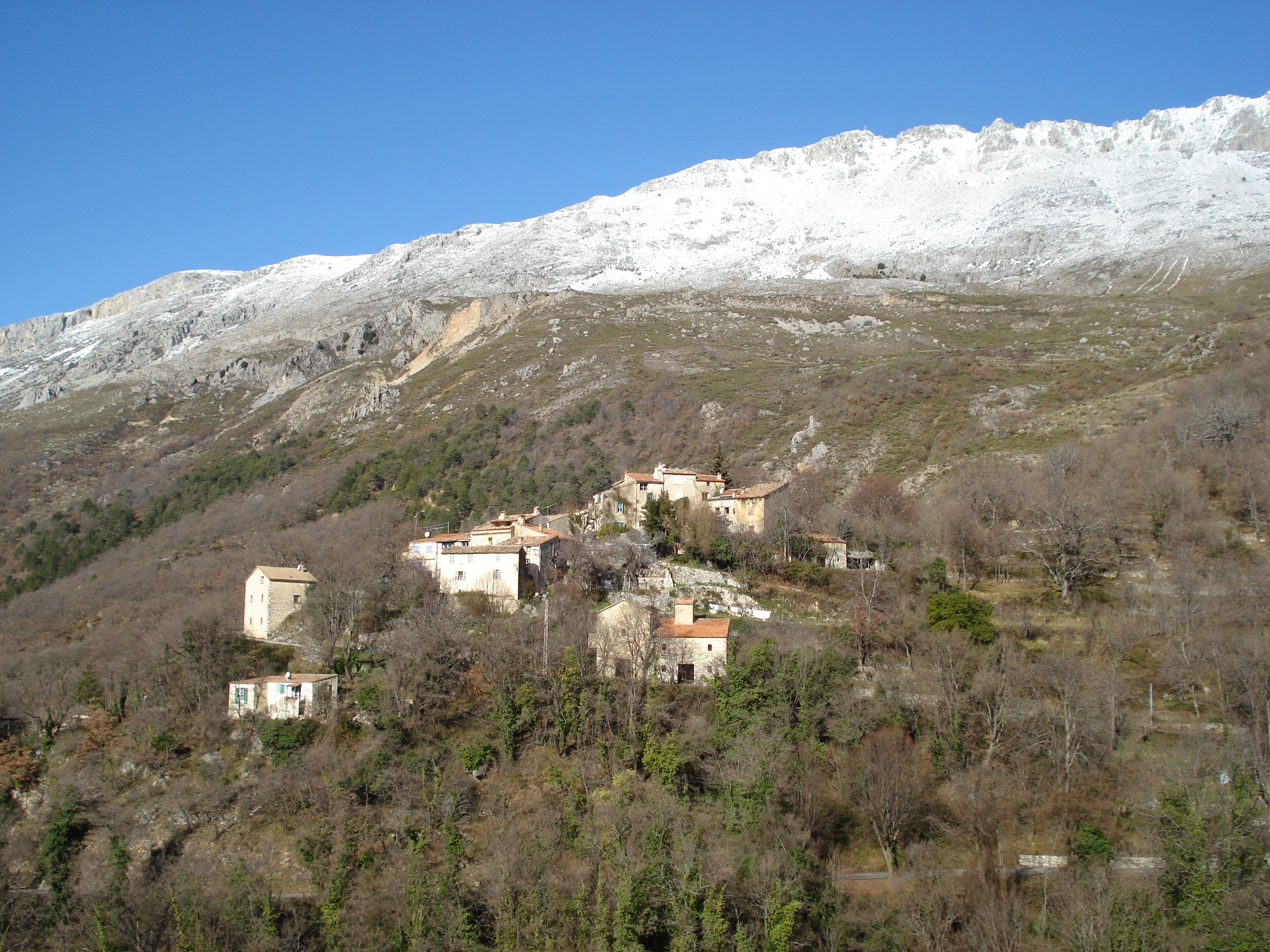 รูปถ่าย ฝรั่งเศส(France) ถนนจากกูร์เซกูลไปเกรโอลีแยร์-เล-เนจ(Coursegoule to Greolieres les neiges road) 2007-01 91