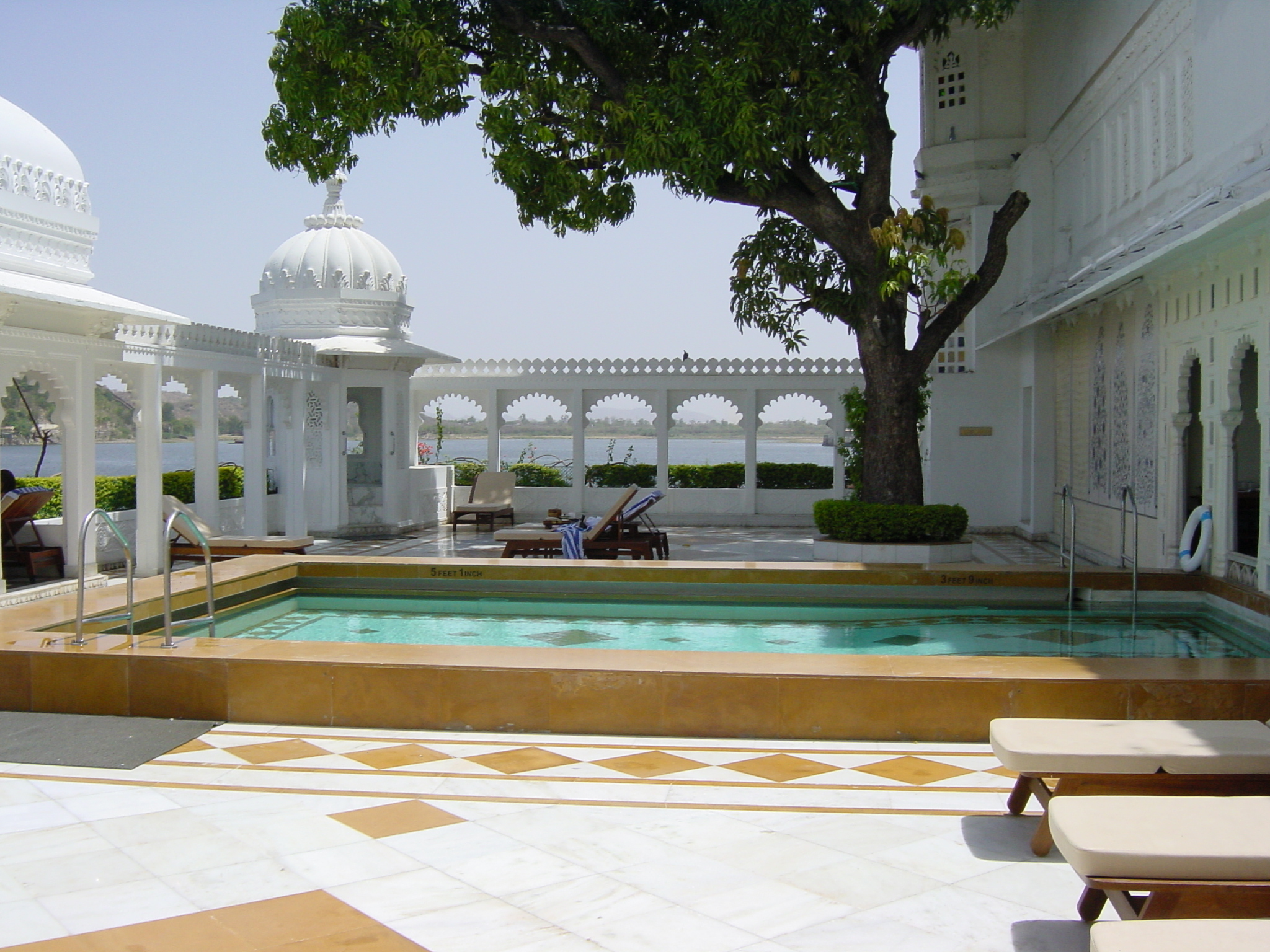 รูปถ่าย อินเดีย(India) อูไดปูร์(Udaipur) โรงแรมเลคพาเลซ(Lake Palace Hotel) 2003-05 33
