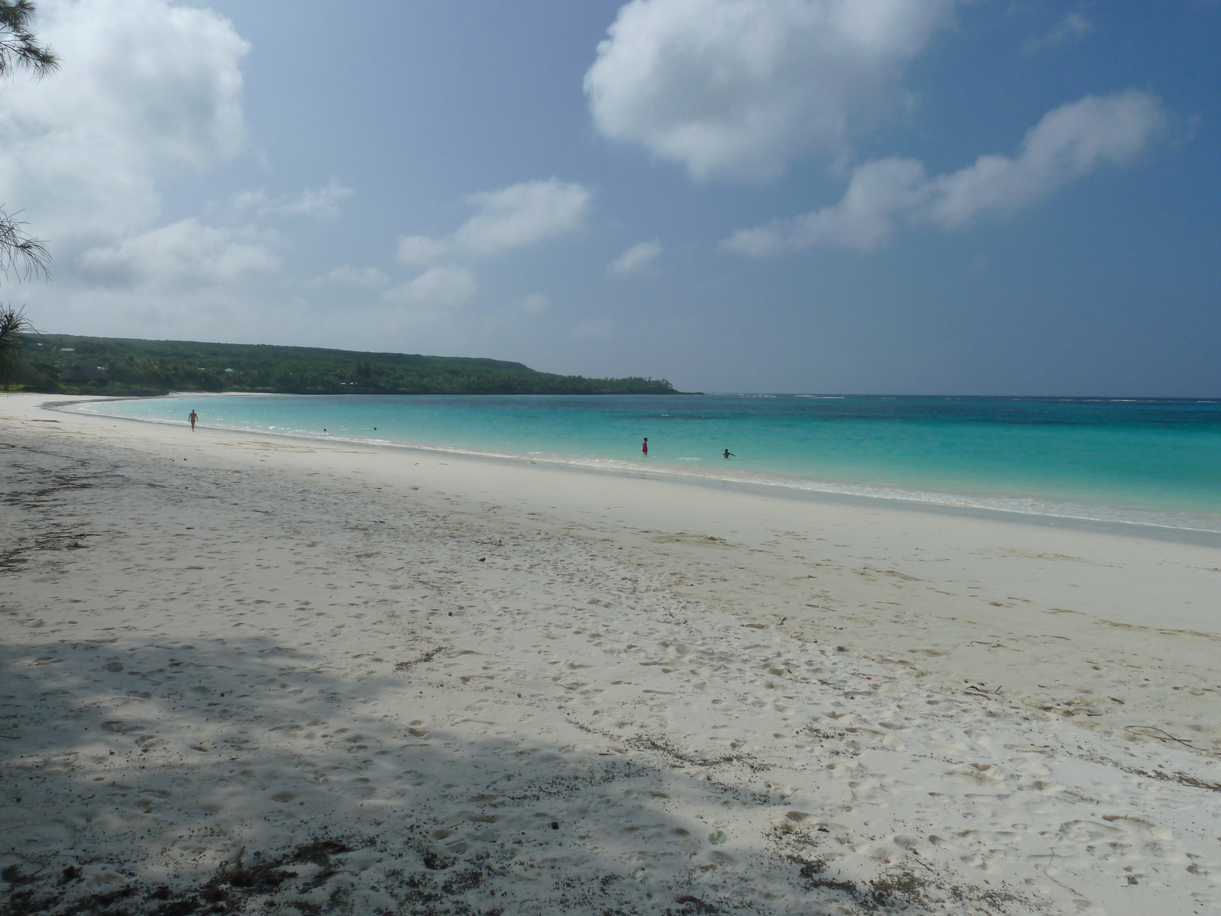 รูปถ่าย นิวแคลิโดเนีย(New Caledonia) เกาะลีฟู(Lifou) อ่าวชาโตบรีย็อง(Chateaubriand Bay) 2010-05 15
