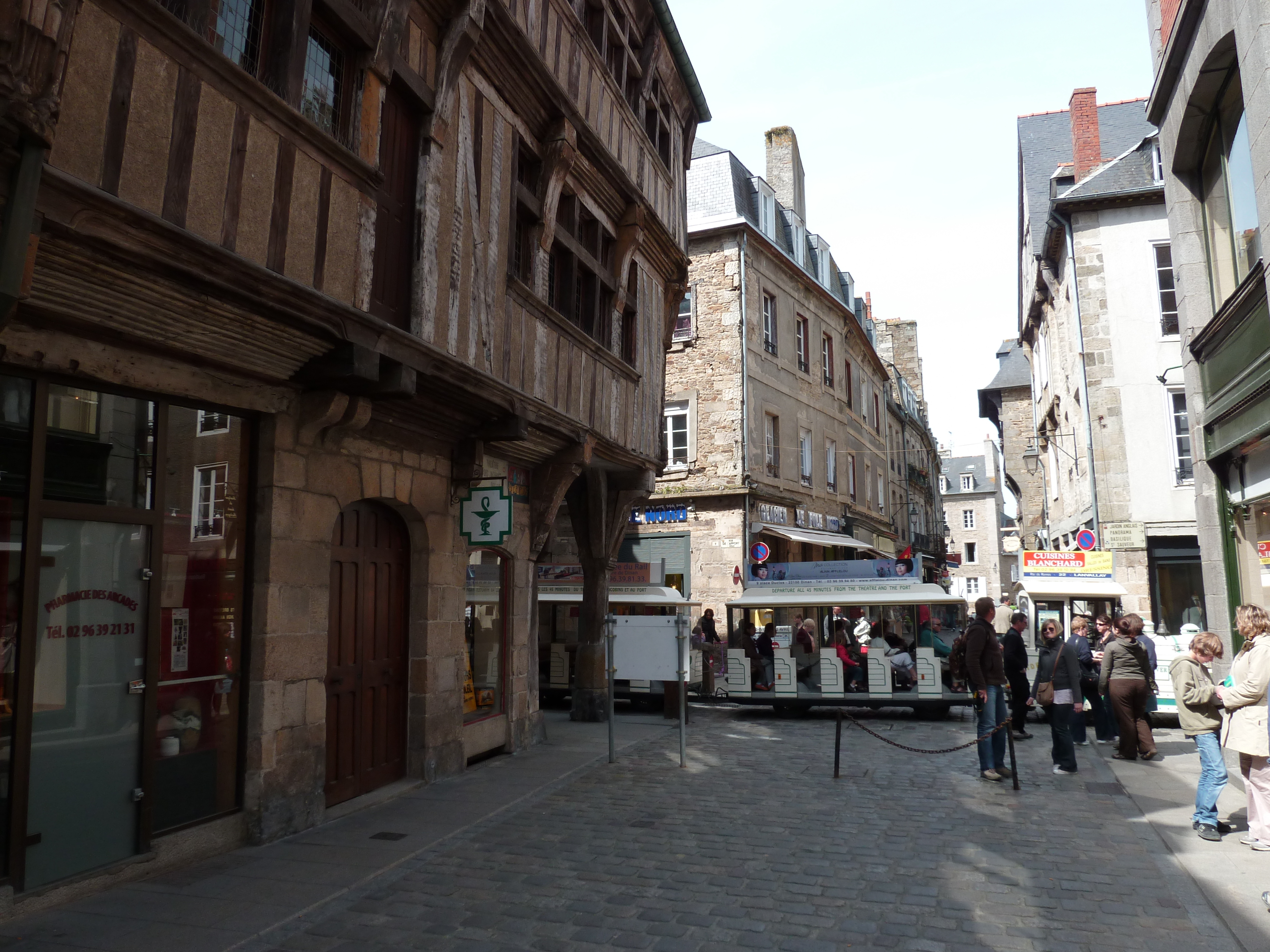 รูปถ่าย ฝรั่งเศส(France) ดีน็อง(Dinan) 2010-04 24