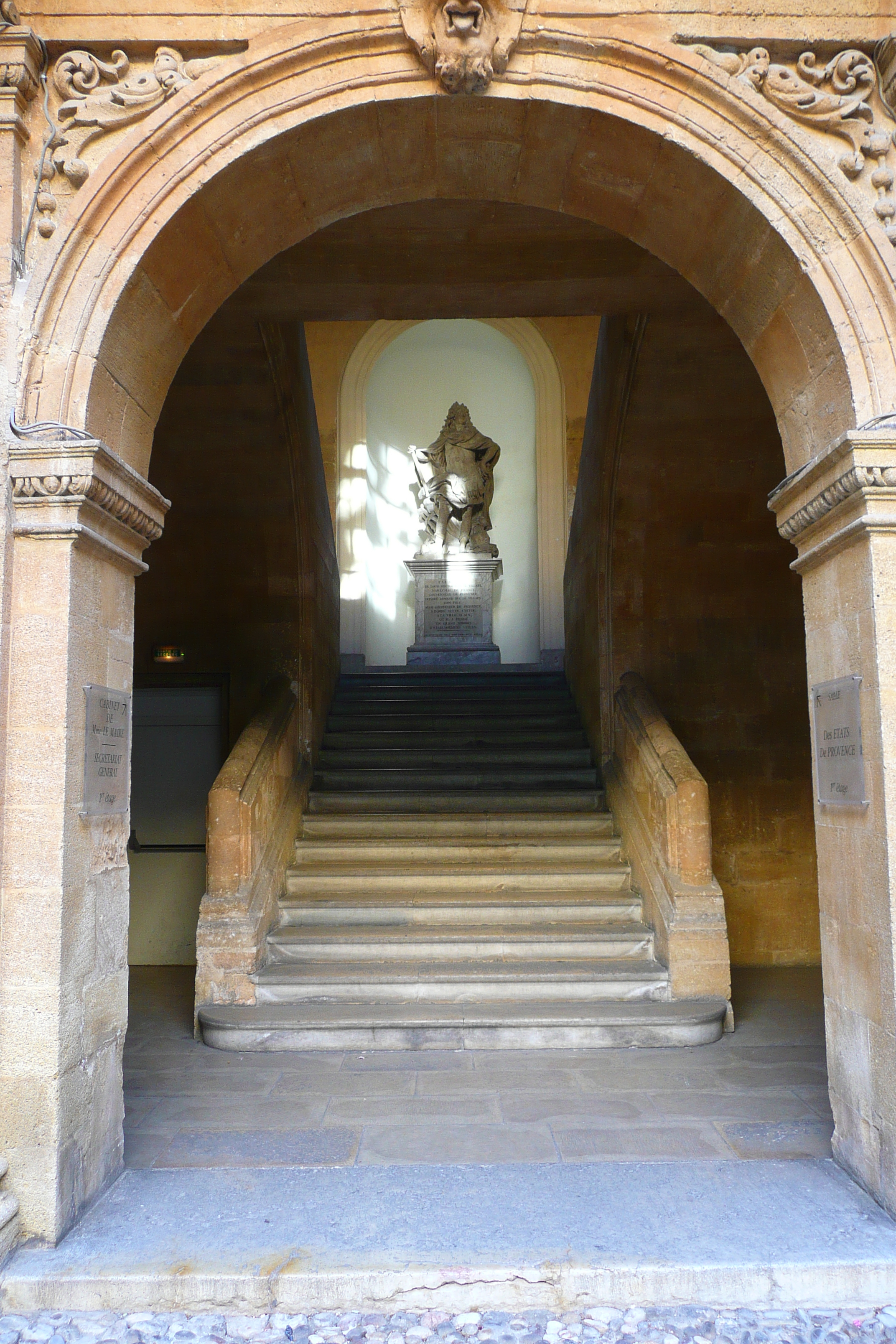 รูปถ่าย ฝรั่งเศส(France) แอ็กซ์-อ็อง-โพรว็องส์(Aix en Provence) ศาลาว่าการเมืองแอ็กซ์(Aix Town Hall) 2008-04 18