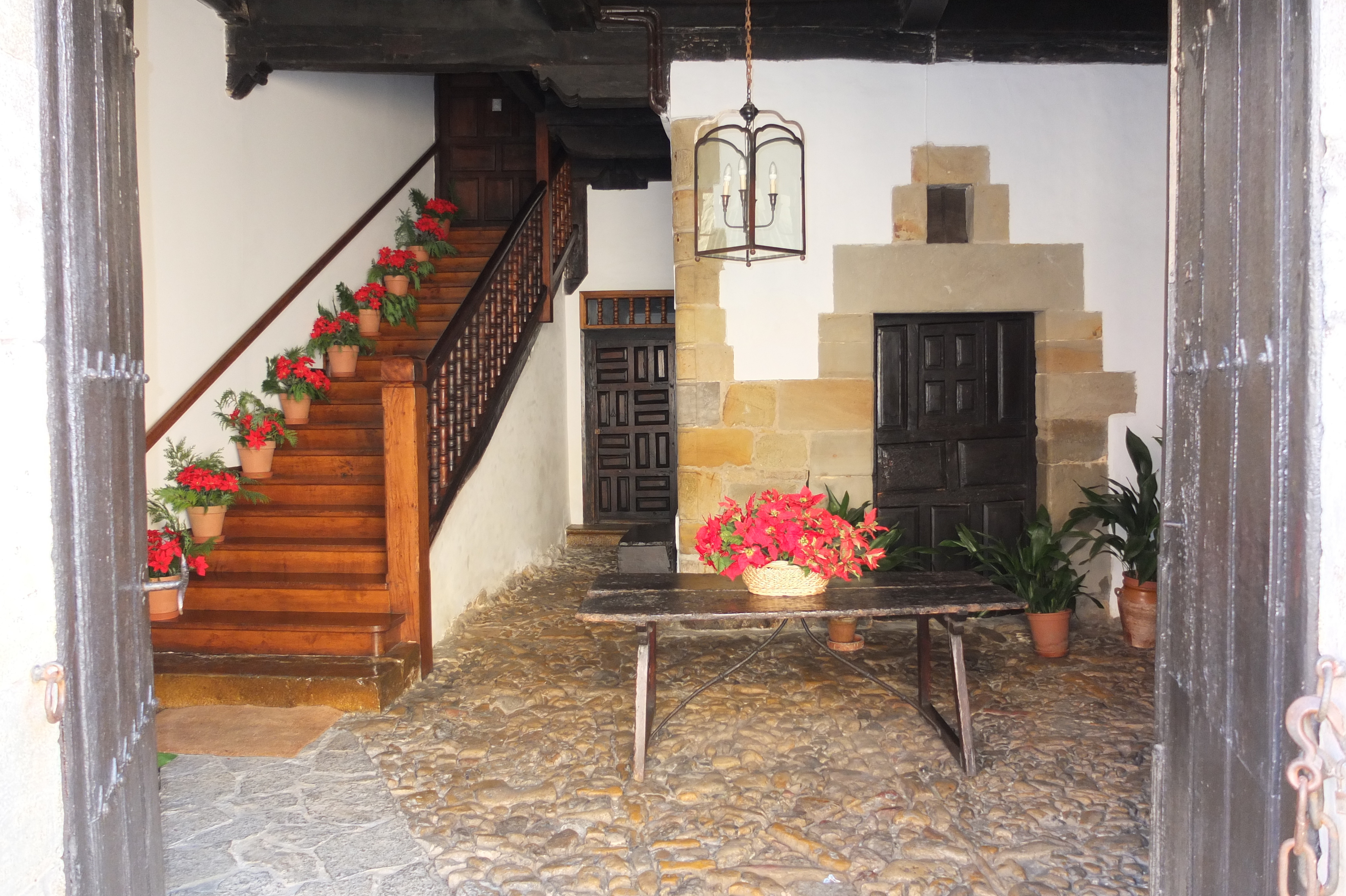 รูปถ่าย สเปน(Spain) ซันตีญานาเดลมาร์(Santillana del Mar) 2013-01 16
