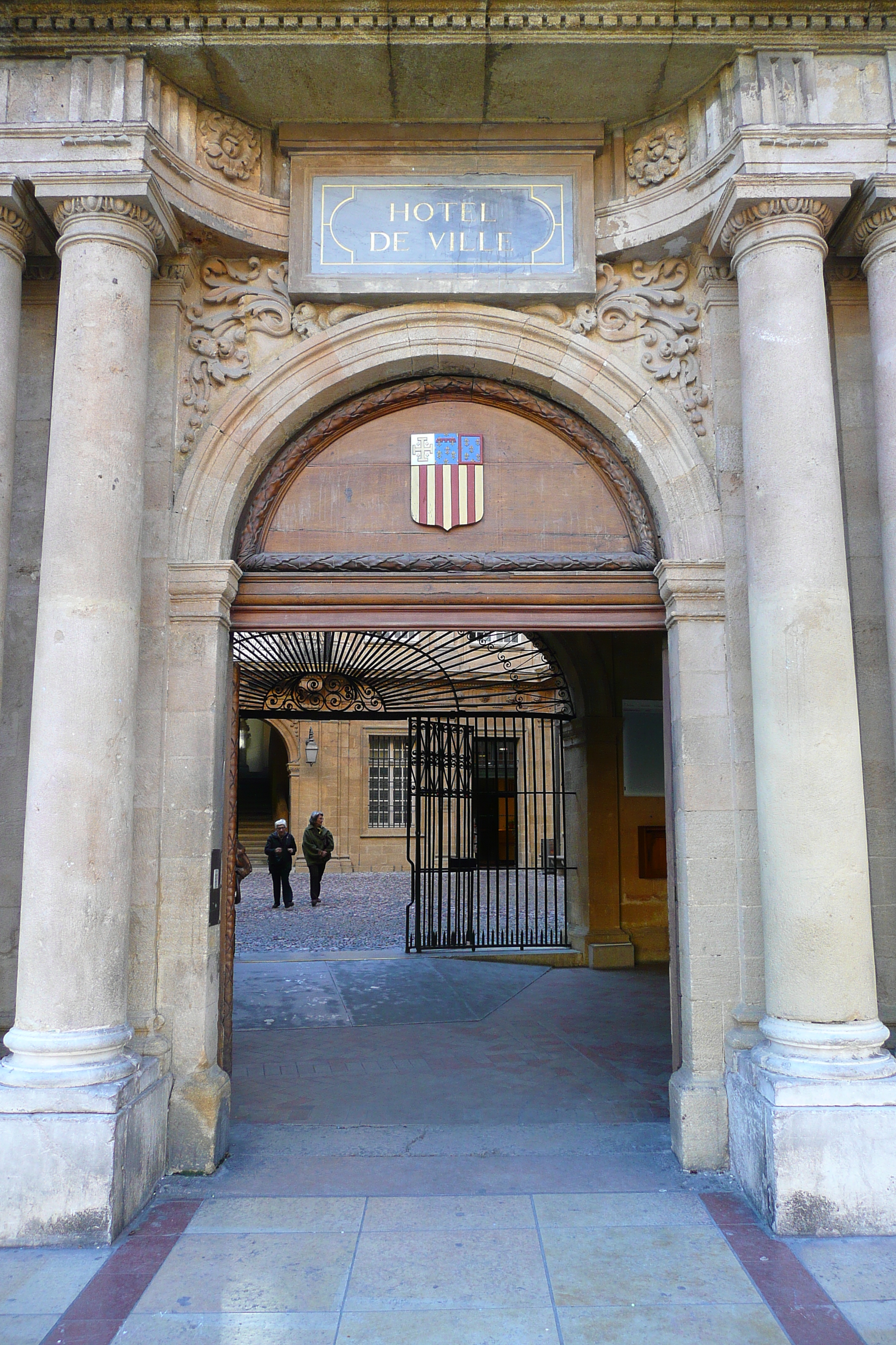 รูปถ่าย ฝรั่งเศส(France) แอ็กซ์-อ็อง-โพรว็องส์(Aix en Provence) ศาลาว่าการเมืองแอ็กซ์(Aix Town Hall) 2008-04 24
