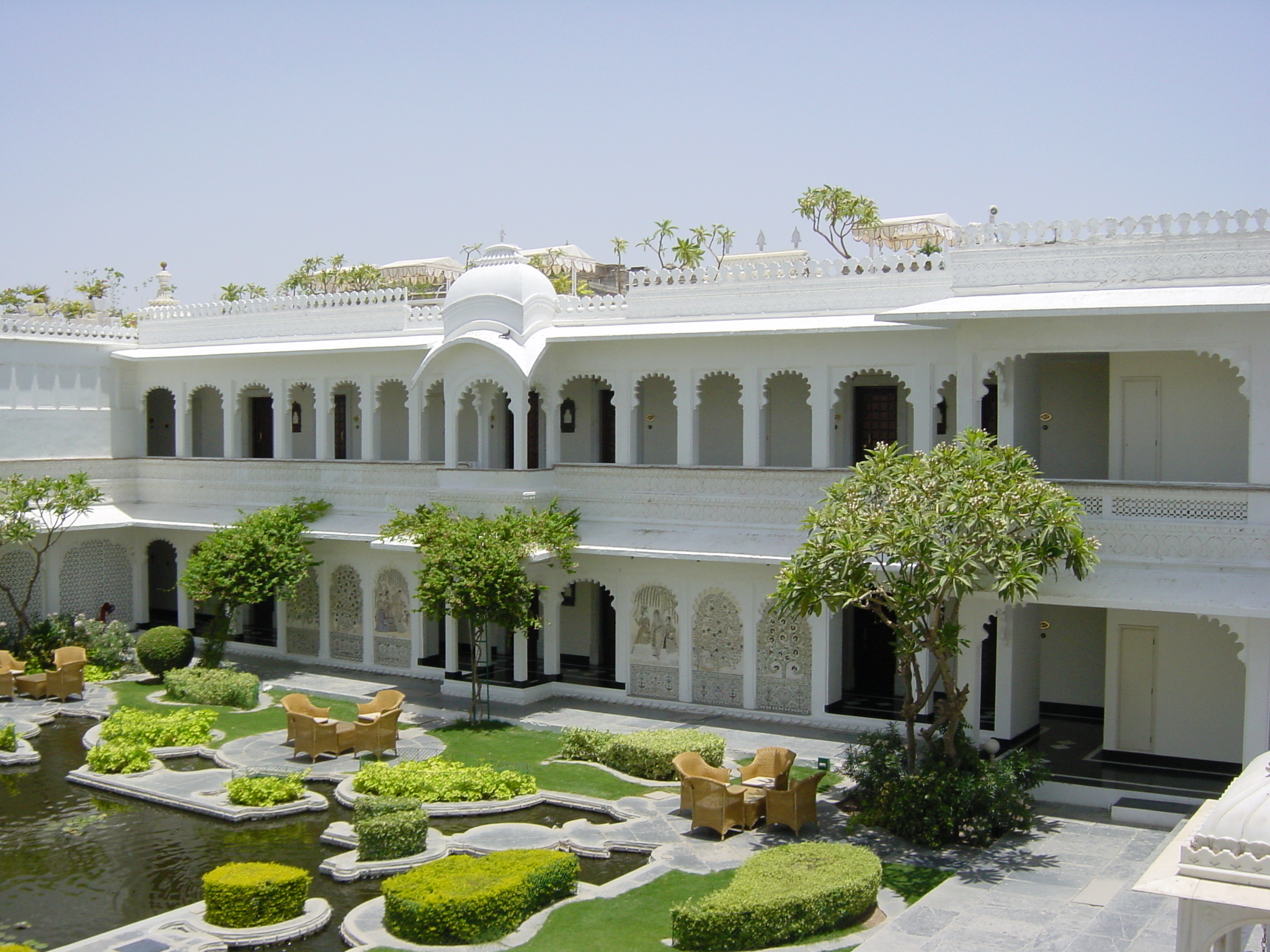 รูปถ่าย อินเดีย(India) อูไดปูร์(Udaipur) โรงแรมเลคพาเลซ(Lake Palace Hotel) 2003-05 5