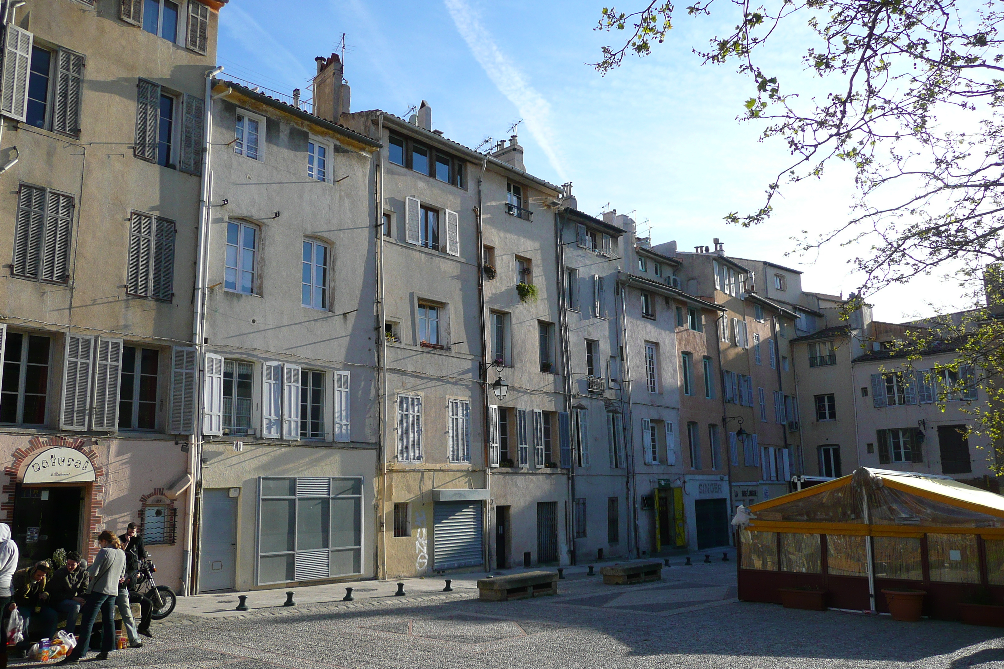 รูปถ่าย ฝรั่งเศส(France) แอ็กซ์-อ็อง-โพรว็องส์(Aix en Provence) ลานฟอรุมเดการ์เดอร์(Forum des Cardeurs) 2008-04 12