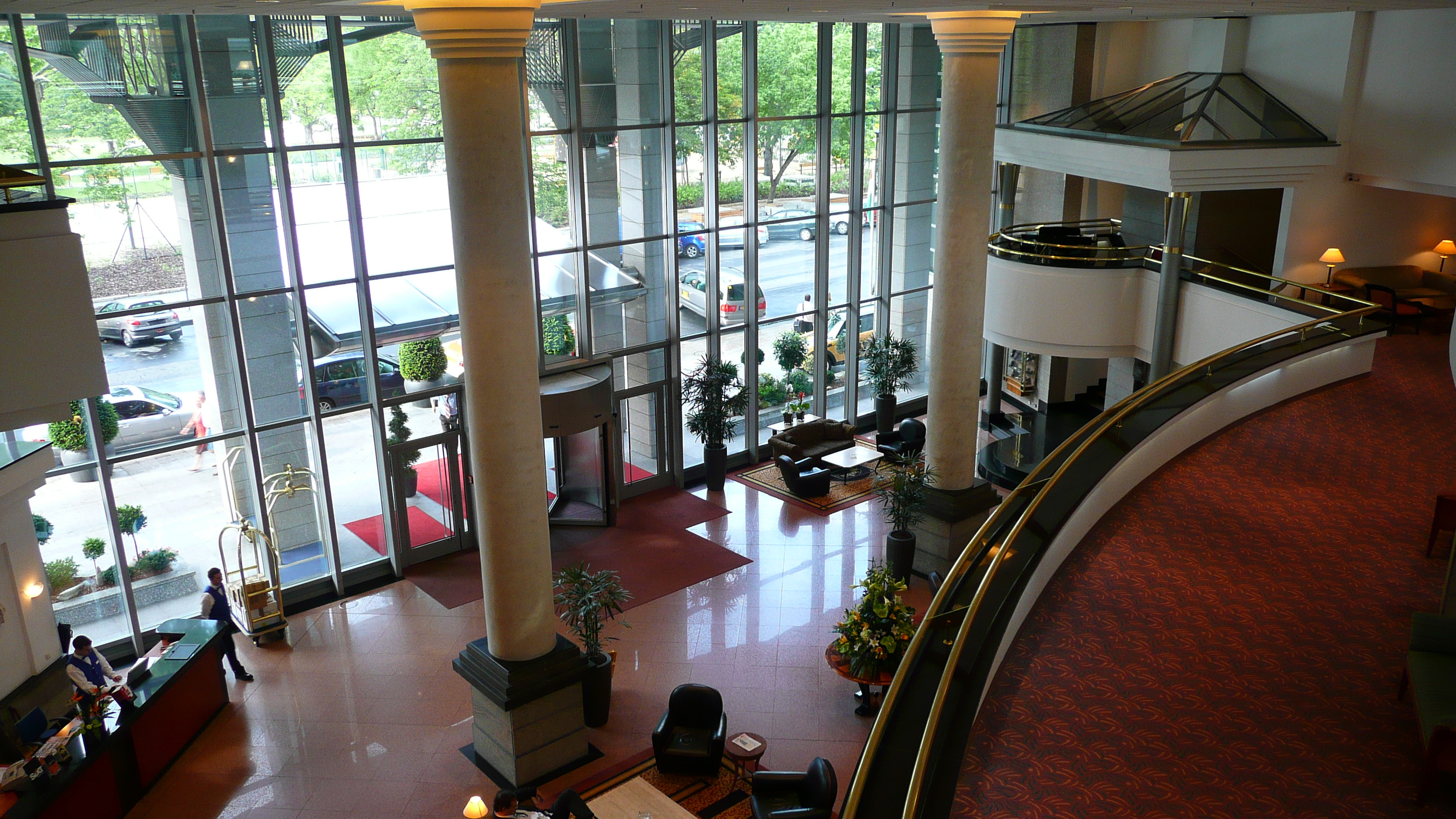 รูปถ่าย ฮังการี(Hungary) บูดาเปสต์(Budapest) โรงแรมเคมพินสกี้ คอร์วินุส(Kempinski Hotel Corvinus) 2007-06 1