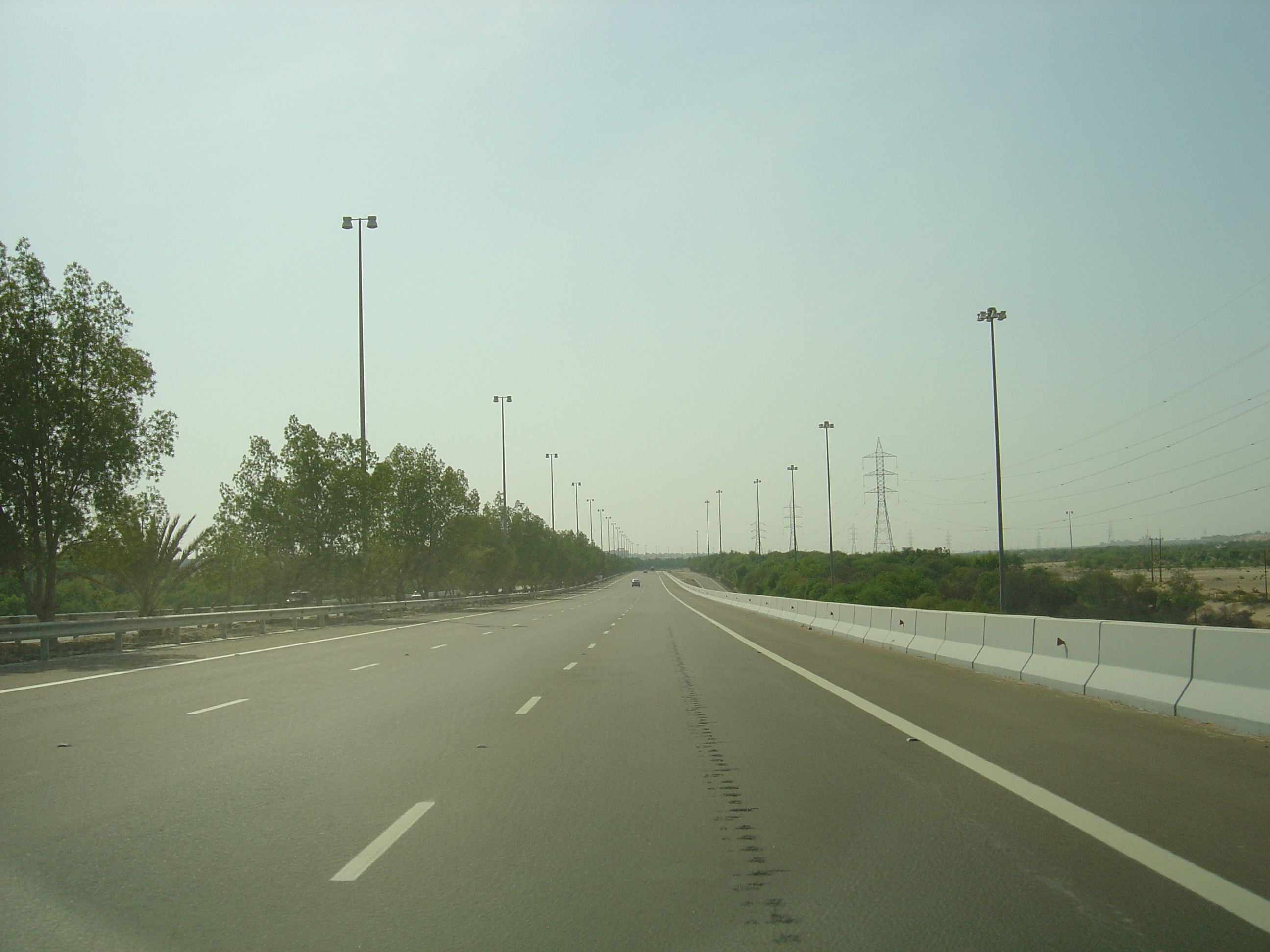 รูปถ่าย สหรัฐอาหรับเอมิเรตส์(United Arab Emirates) จากอัลเลอินไปถนนอาบูดาบี(Al Ain to Abu Dhabi Road) 2005-09 12