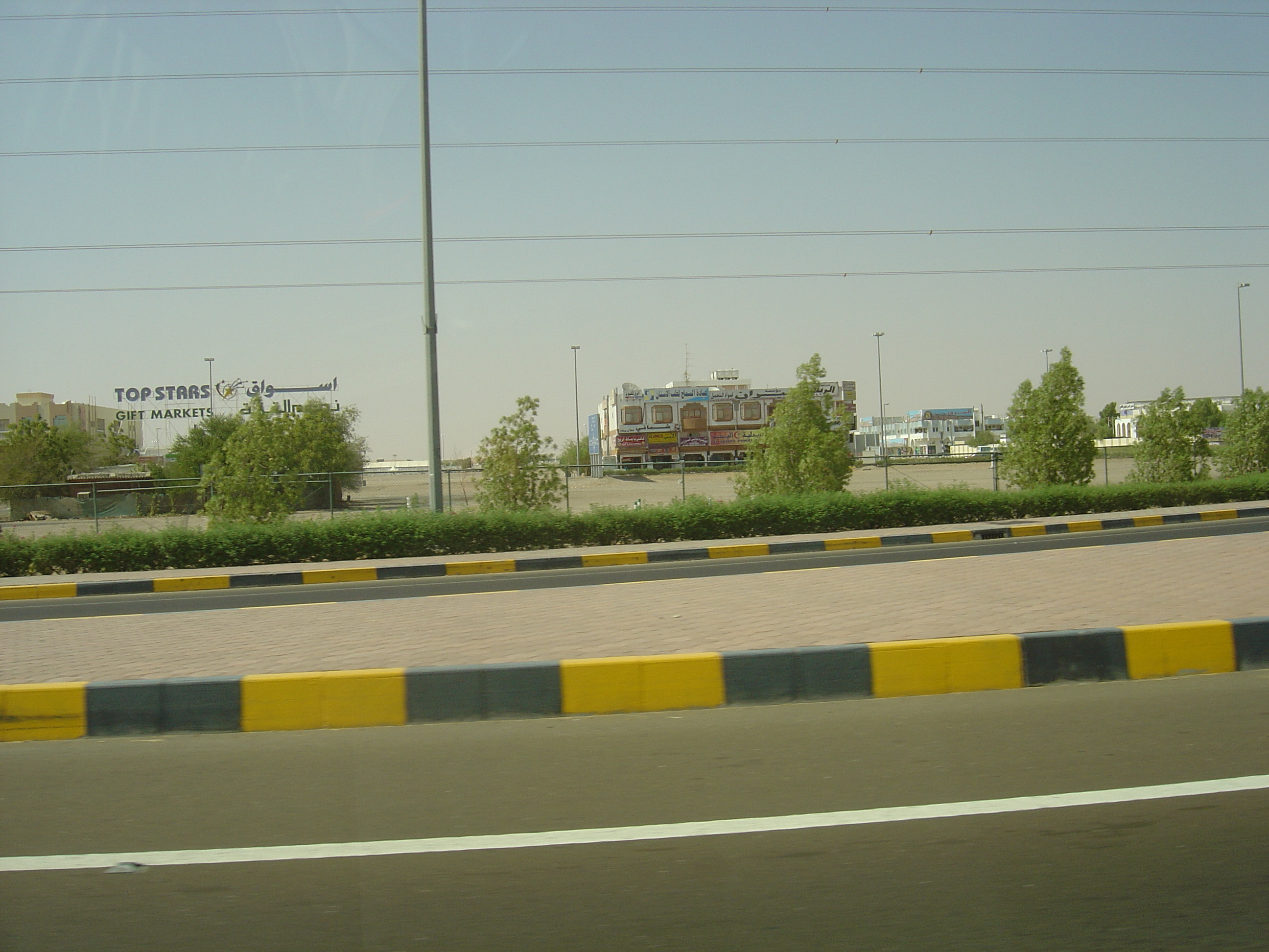 รูปถ่าย สหรัฐอาหรับเอมิเรตส์(United Arab Emirates) จากอัลเลอินไปถนนอาบูดาบี(Al Ain to Abu Dhabi Road) 2005-09 13