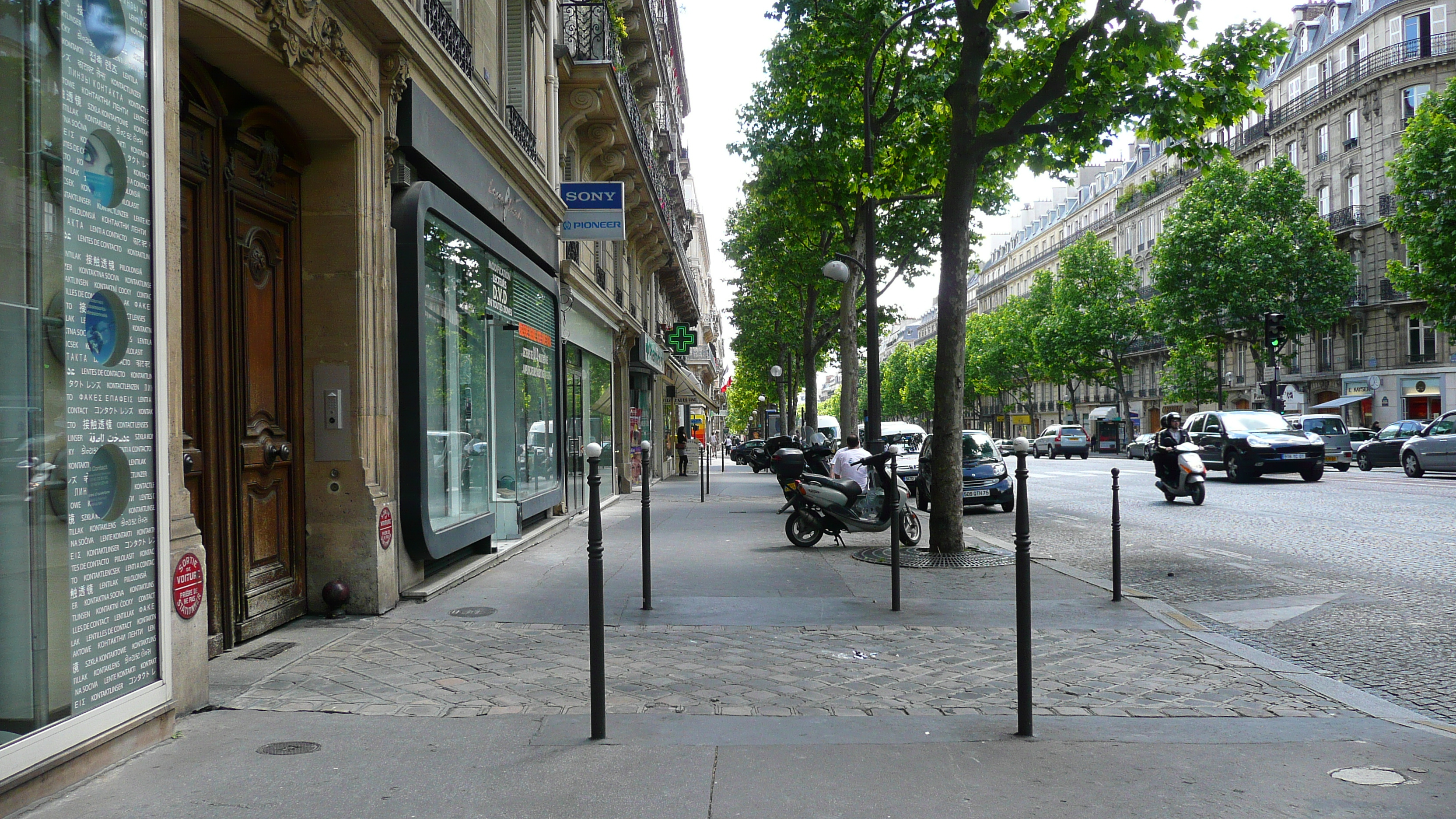 รูปถ่าย ฝรั่งเศส(France) ปารีส(Paris) บูเลอวาร์ด  มาเลแอร์บ(Boulevard Malesherbes) 2007-05 25