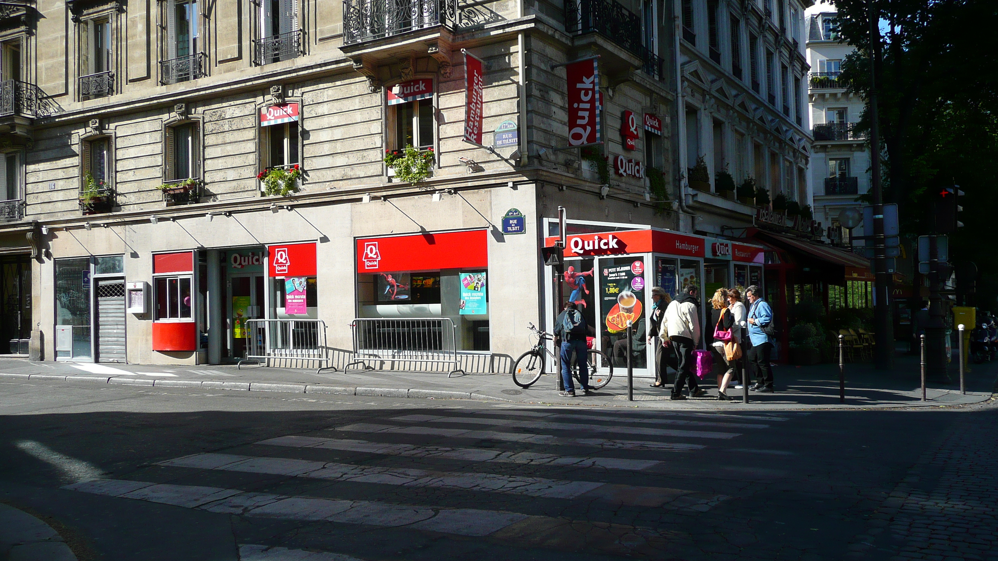 รูปถ่าย ฝรั่งเศส(France) ปารีส(Paris) คุ้มที่ 17 (17th Arrondissement) ถนนวากราม(Avenue de Wagram) 2007-05 1