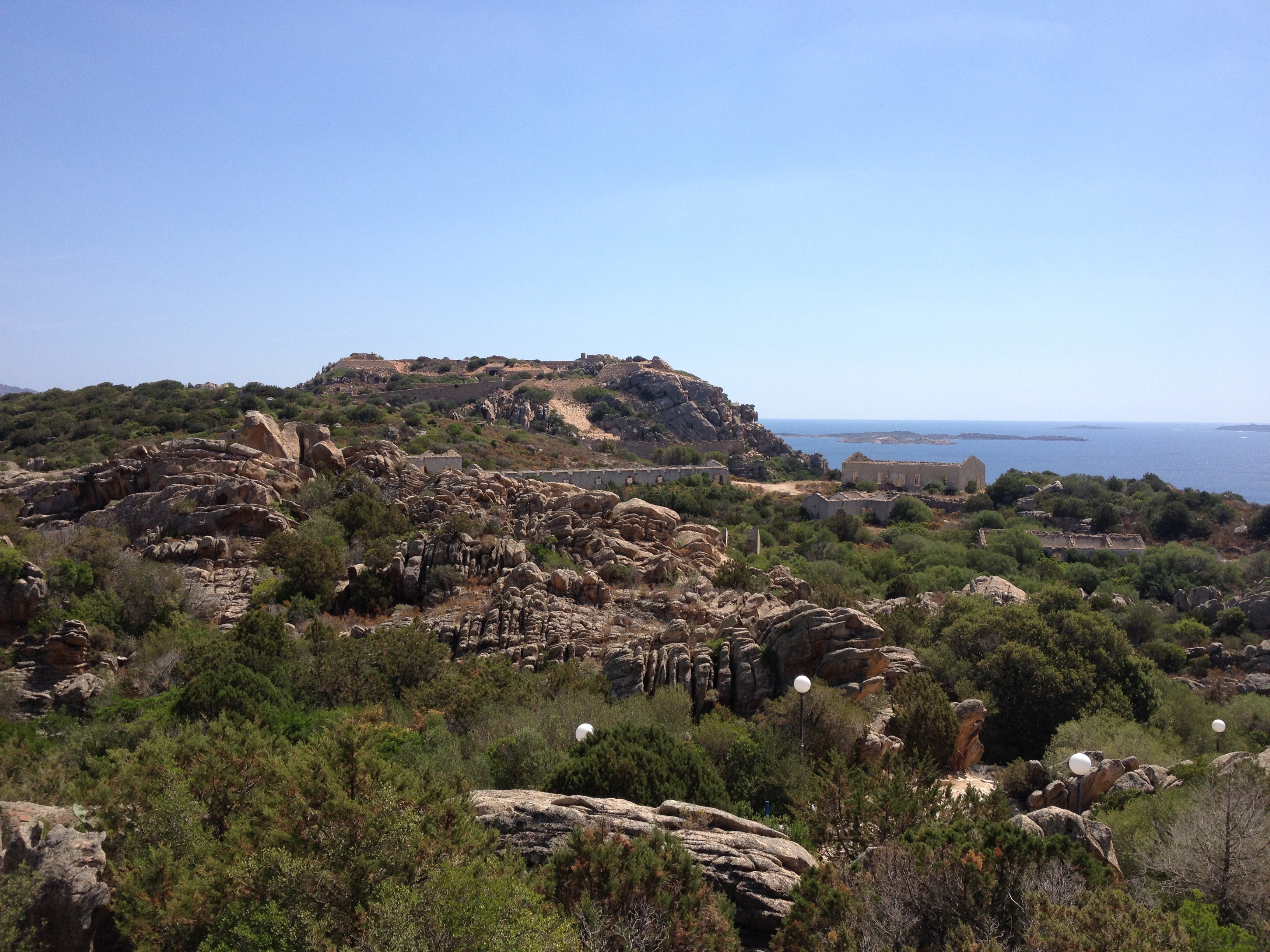 รูปถ่าย อิตาลี(Italy) ซาร์ดิเนีย(Sardinia) หินรูปหมี (รอกชาเดลลอร์โซ)(Roccia dell'Orso) 2015-06 14