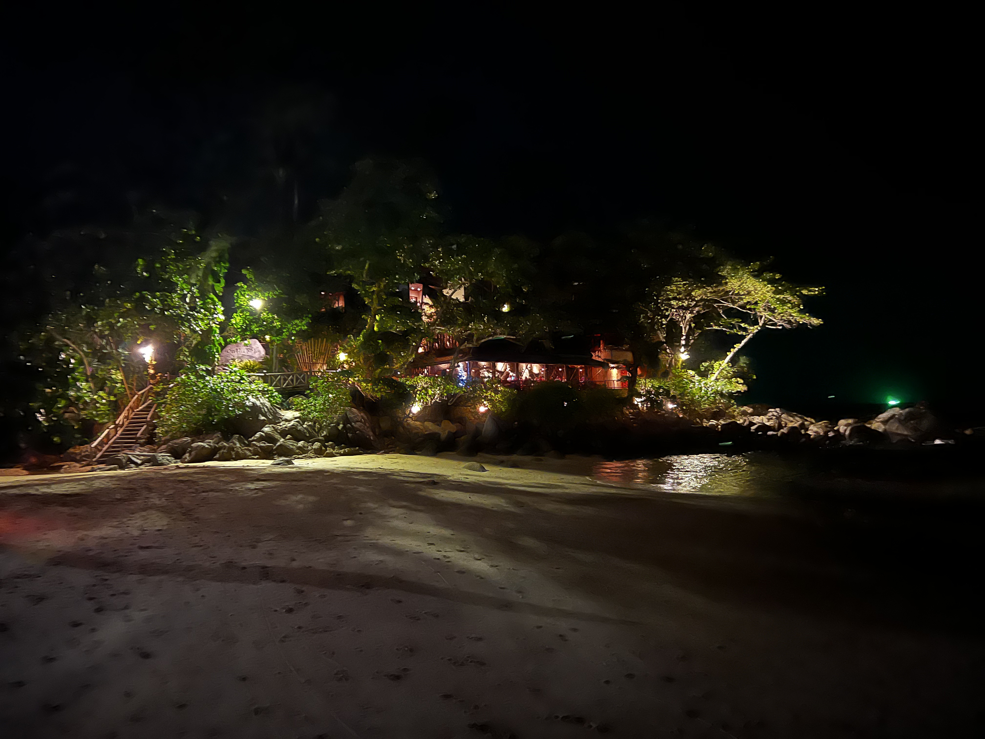 รูปถ่าย ไทย(Thailand) ภูเก็ต(Phuket) หาดกะรน(Karon Beach) ร้านอาหารออนเดอะร็อก(On the rock Restaurant) 2021-12 70