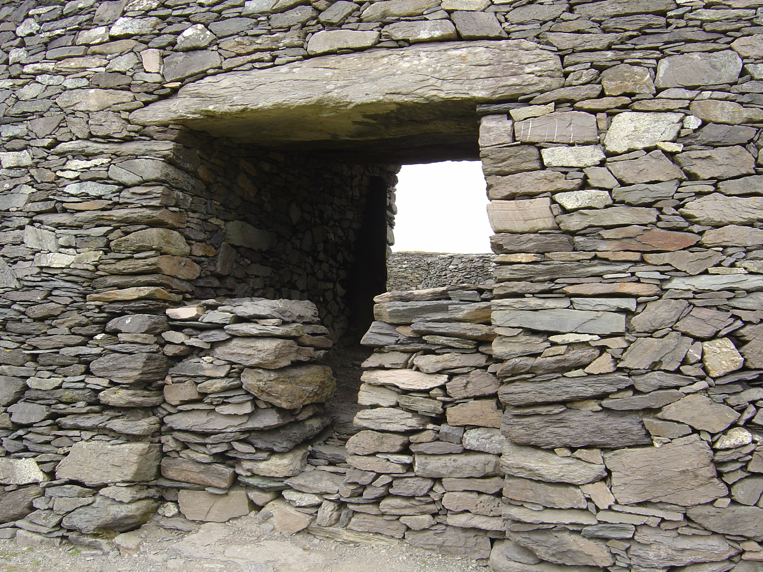 รูปถ่าย ไอร์แลนด์(Ireland) เคอร์รี่(Kerry) ป้อมคาเฮอร์กัล(Cahergal fort) 2004-05 13