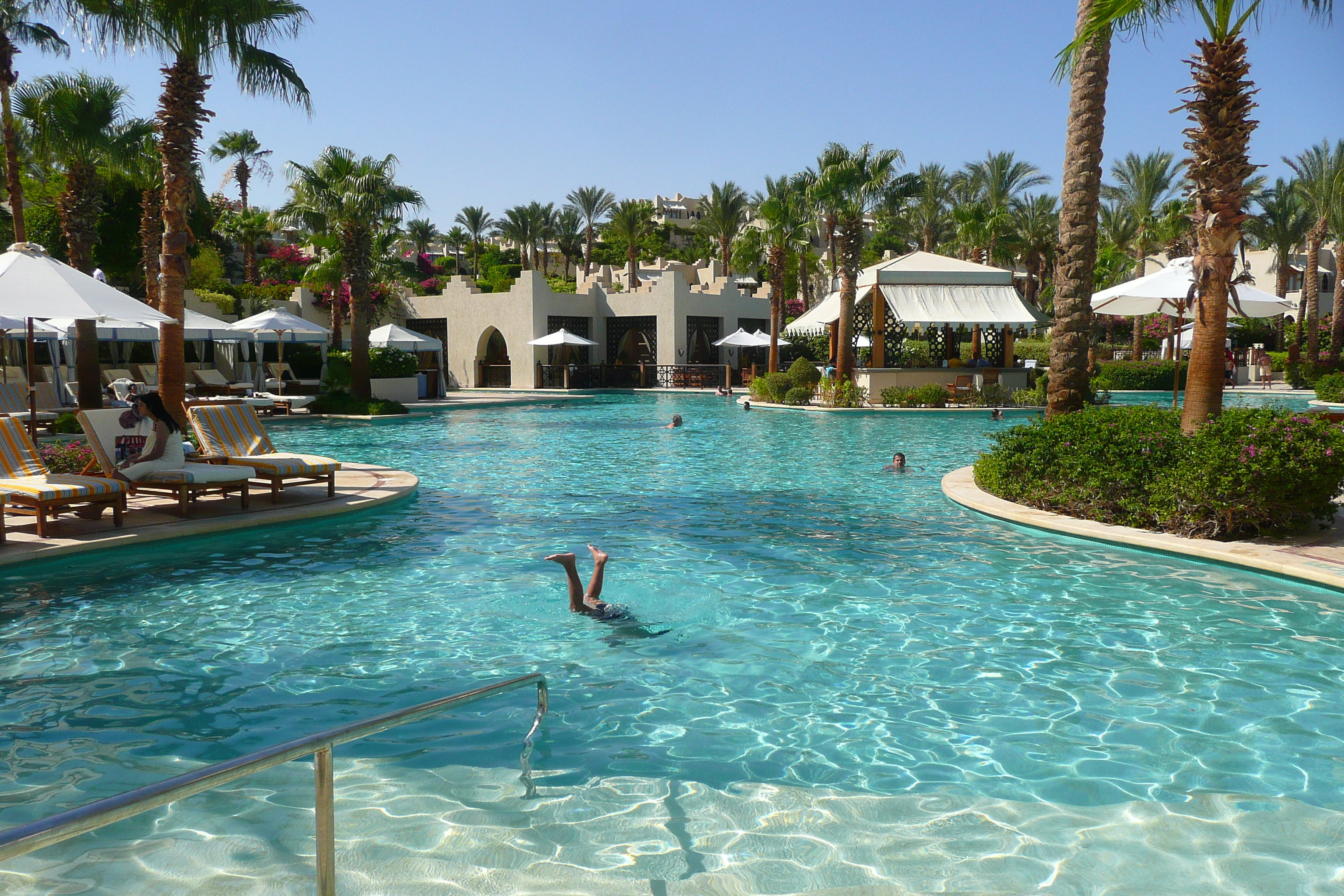 รูปถ่าย อียิปต์(Egypt) ชาร์มเอลชีค(Sharm el Sheikh) โรงแรมโฟร์ซีซันส์(Four Seasons Hotel) สระว่ายน้ำอัลวาฮา โฟร์ซีซันส์(Four Seasons Al Waha Pool) 2008-06 22