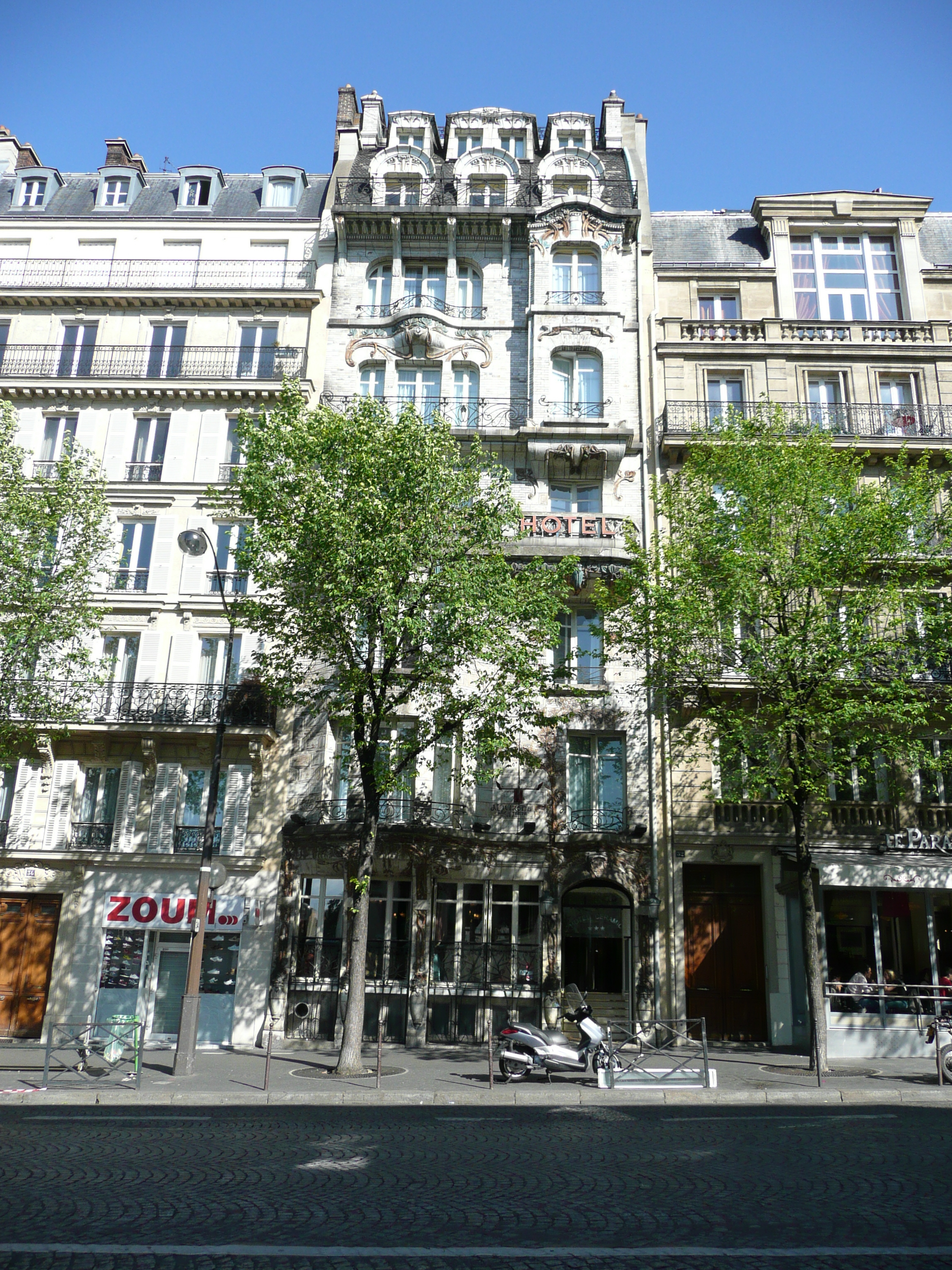 รูปถ่าย ฝรั่งเศส(France) ปารีส(Paris) คุ้มที่ 17 (17th Arrondissement) ถนนวากราม(Avenue de Wagram) 2007-05 13