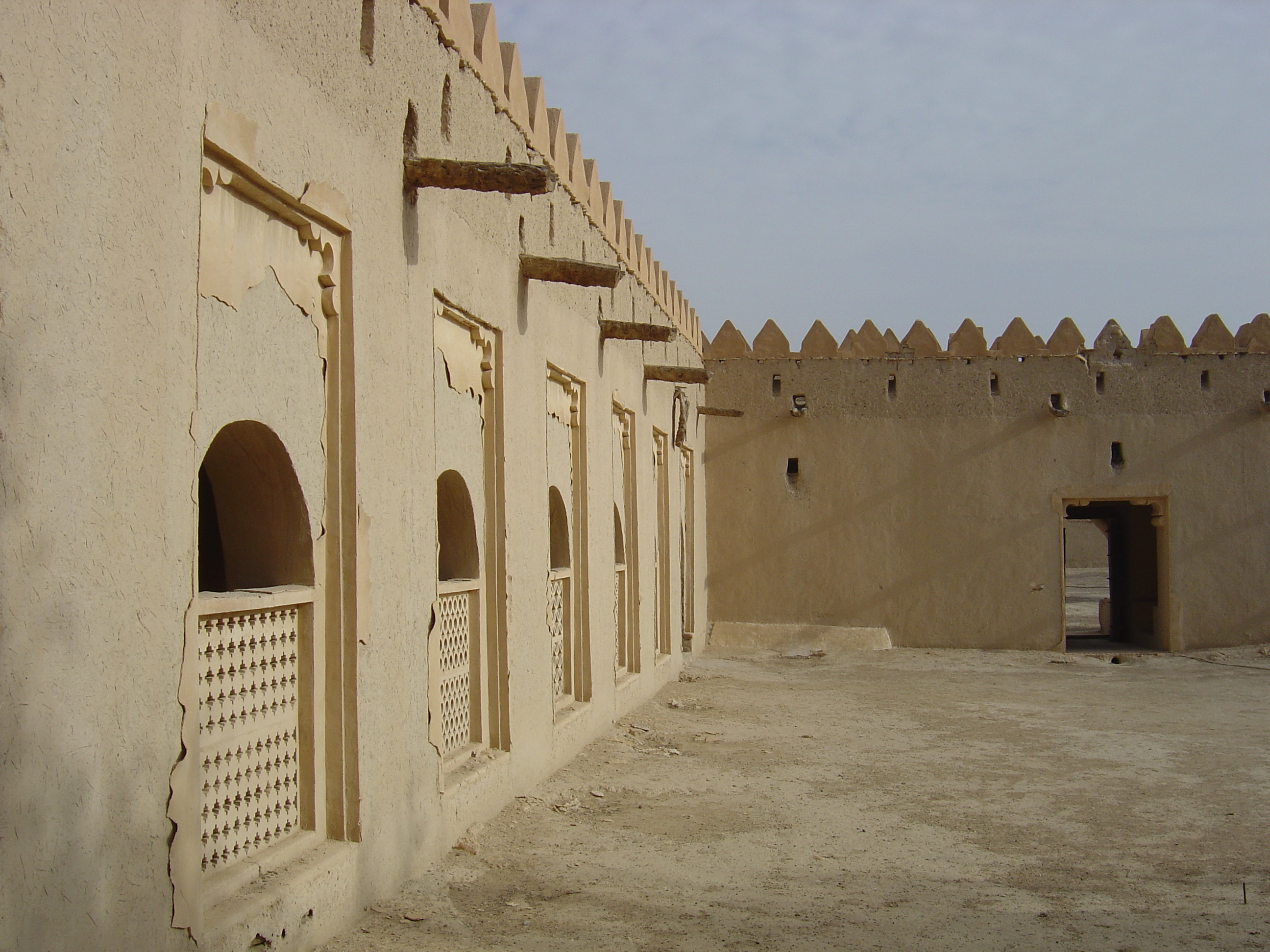 รูปถ่าย สหรัฐอาหรับเอมิเรตส์(United Arab Emirates) อาเลอิน(Al Ain) ป้อมจาลี(Jahli Fort) 2005-03 19