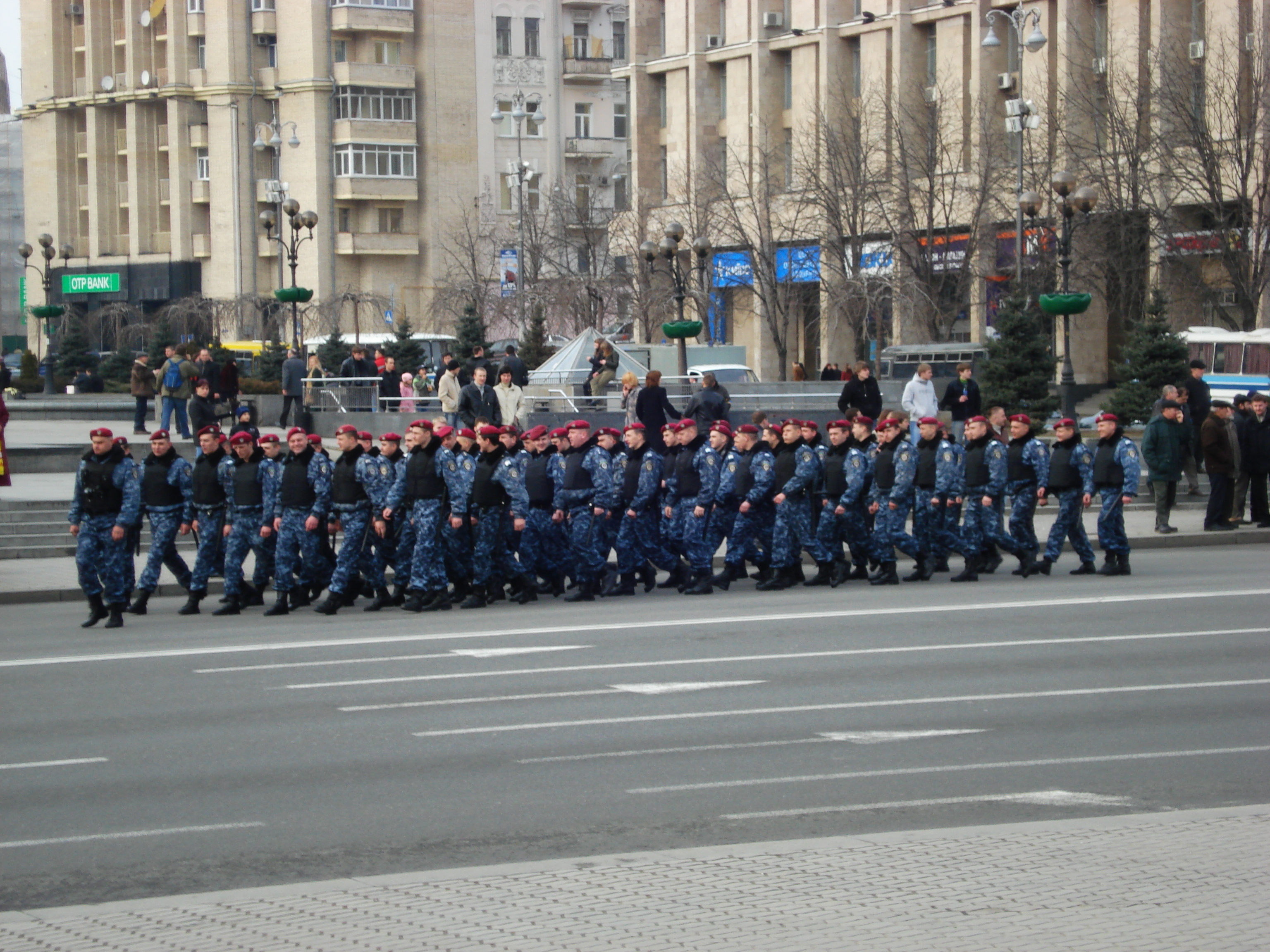 รูปถ่าย ยูเครน(Ukraine) เคียฟ(Kiev) ถนนเครชชาตือค(Kreschatyk Street) 2007-03 42