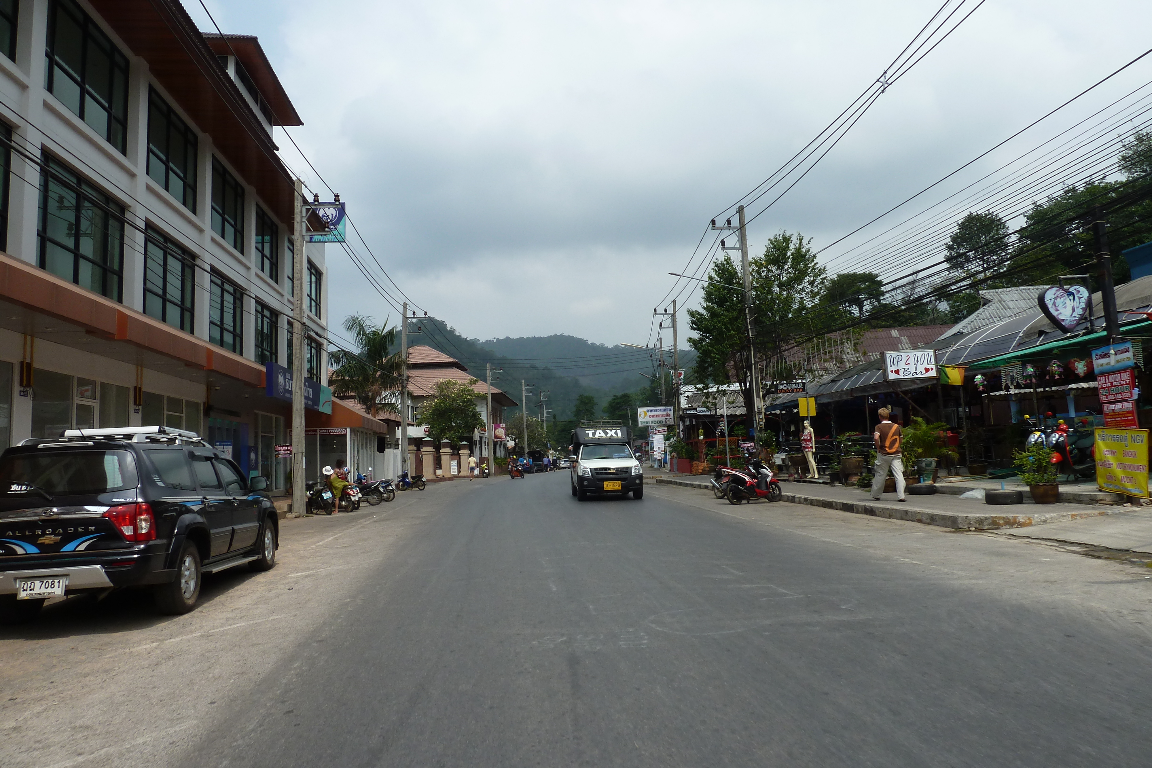 รูปถ่าย ไทย(Thailand) เกาะช้าง(Ko Chang) ถนนบนเกาะ(Island road) 2011-02 20