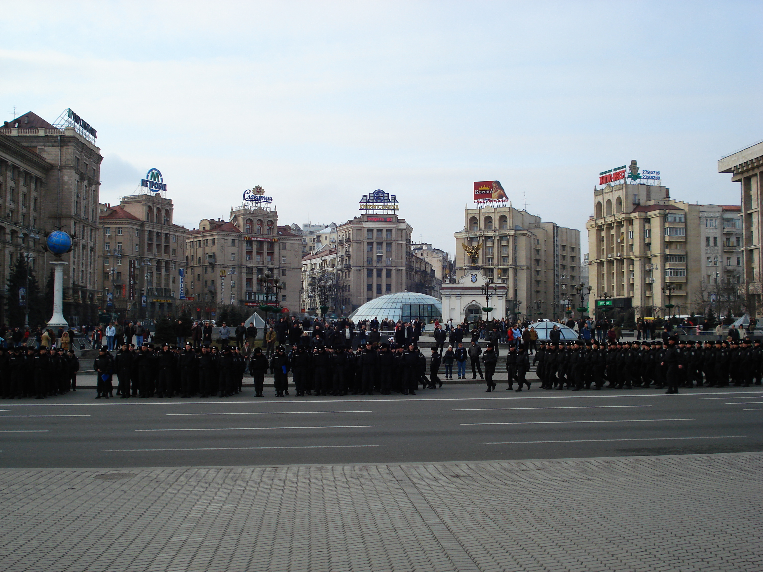 รูปถ่าย ยูเครน(Ukraine) เคียฟ(Kiev) ถนนเครชชาตือค(Kreschatyk Street) 2007-03 32