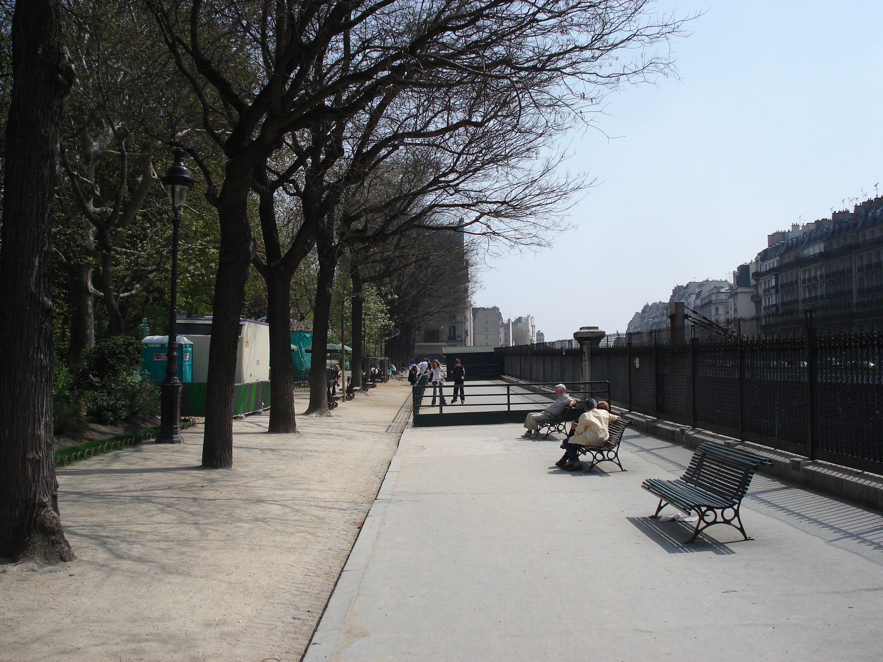 รูปถ่าย ฝรั่งเศส(France) ปารีส(Paris) สวนบาตีญอล(Square des Batignolles) 2006-04 14