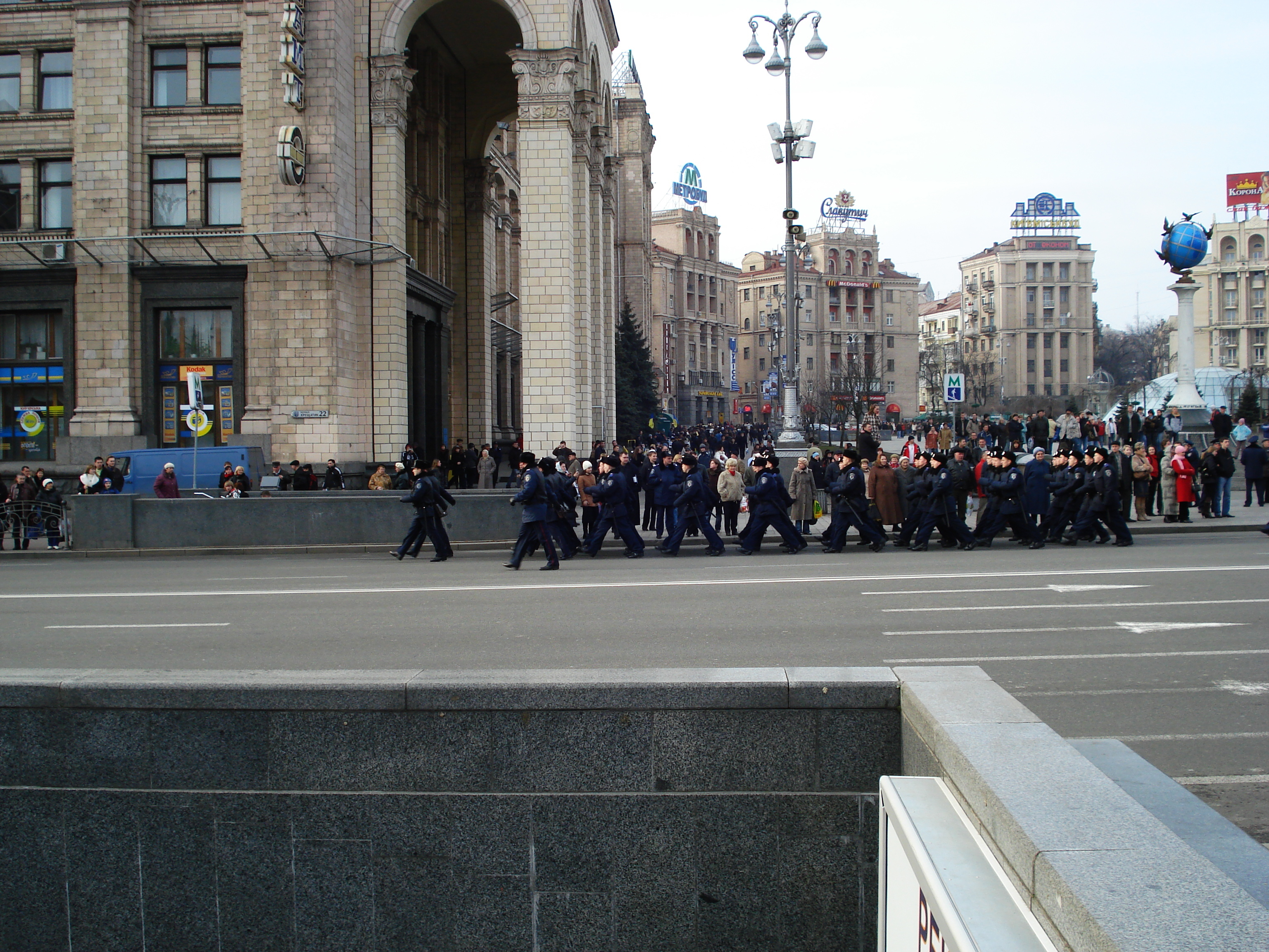 รูปถ่าย ยูเครน(Ukraine) เคียฟ(Kiev) ถนนเครชชาตือค(Kreschatyk Street) 2007-03 62