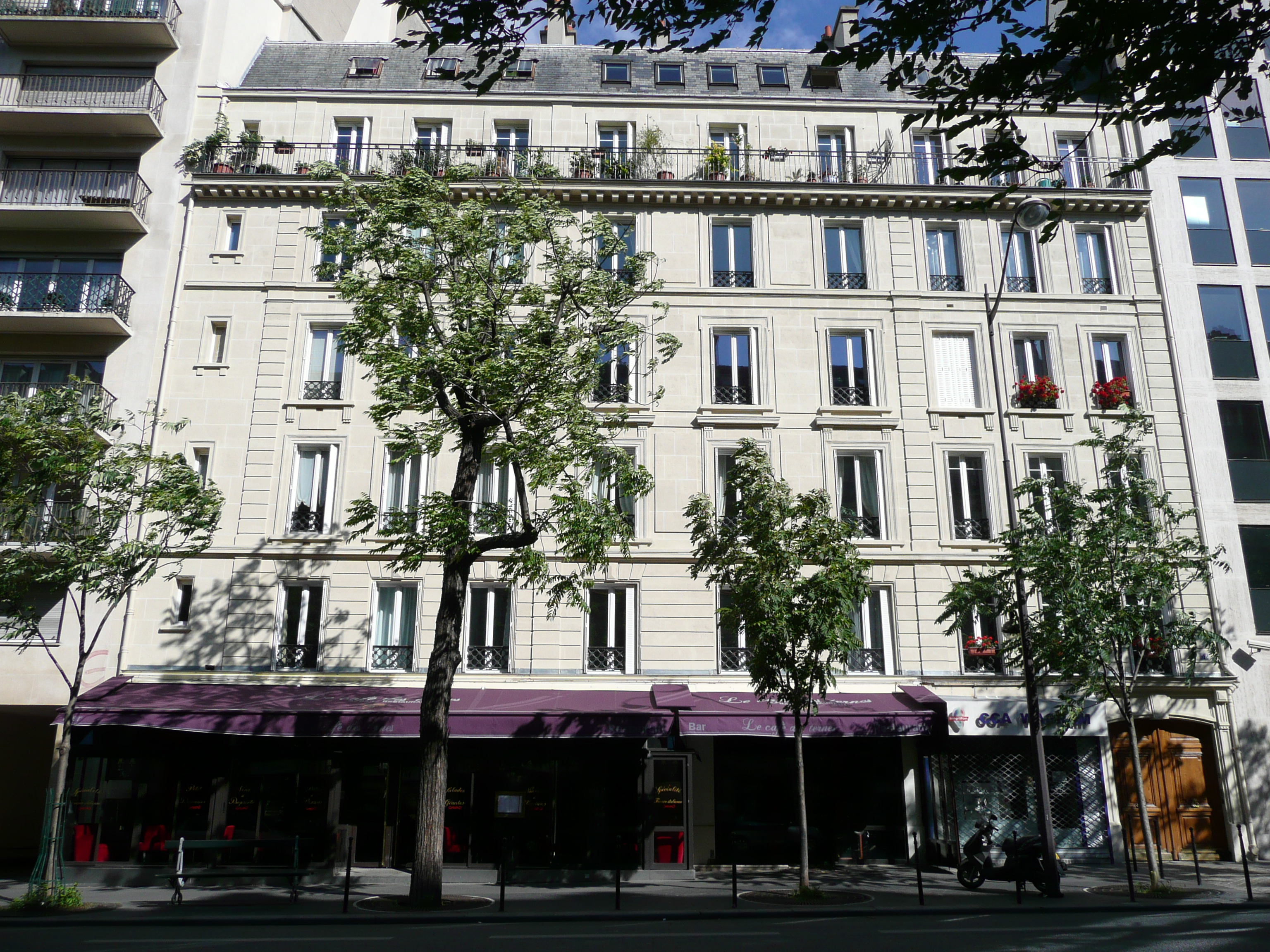 รูปถ่าย ฝรั่งเศส(France) ปารีส(Paris) คุ้มที่ 17 (17th Arrondissement) ถนนวากราม(Avenue de Wagram) 2007-05 36