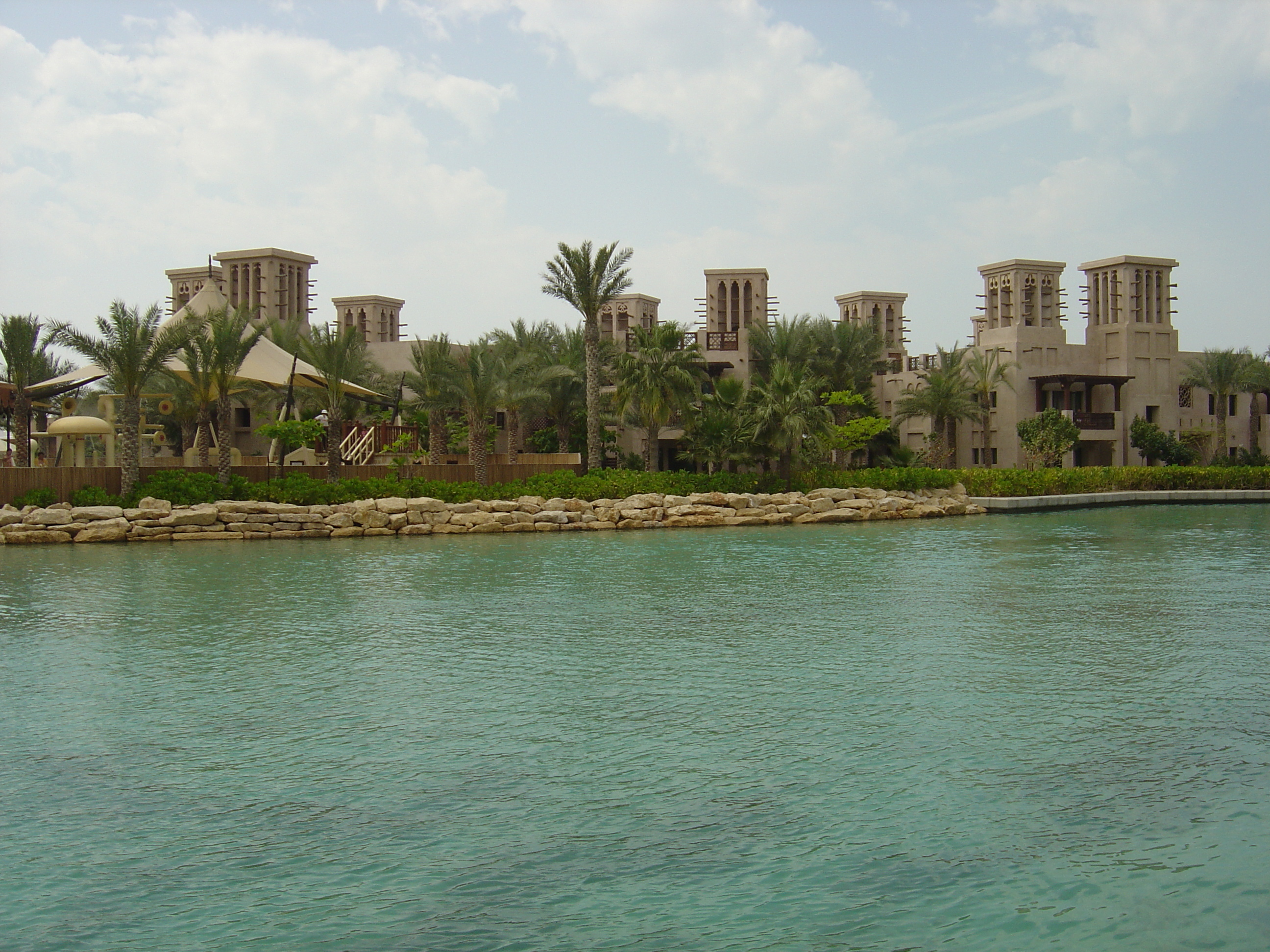 รูปถ่าย สหรัฐอาหรับเอมิเรตส์(United Arab Emirates) ดูไบ(Dubai) มะดีนัตจุมัยเราะห์(Medina Jumeirah) 2005-03 19