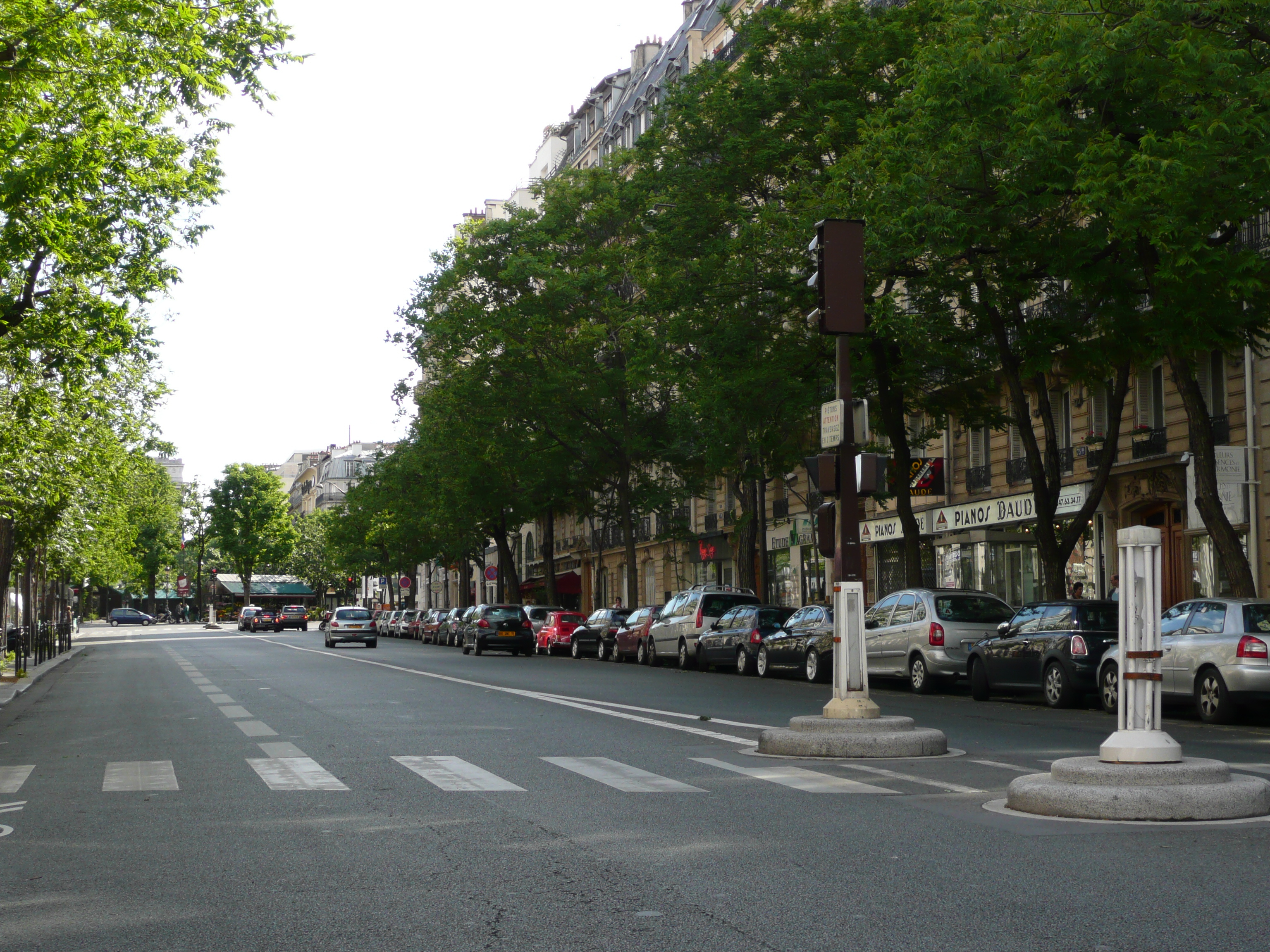 รูปถ่าย ฝรั่งเศส(France) ปารีส(Paris) คุ้มที่ 17 (17th Arrondissement) ถนนวากราม(Avenue de Wagram) 2007-05 57