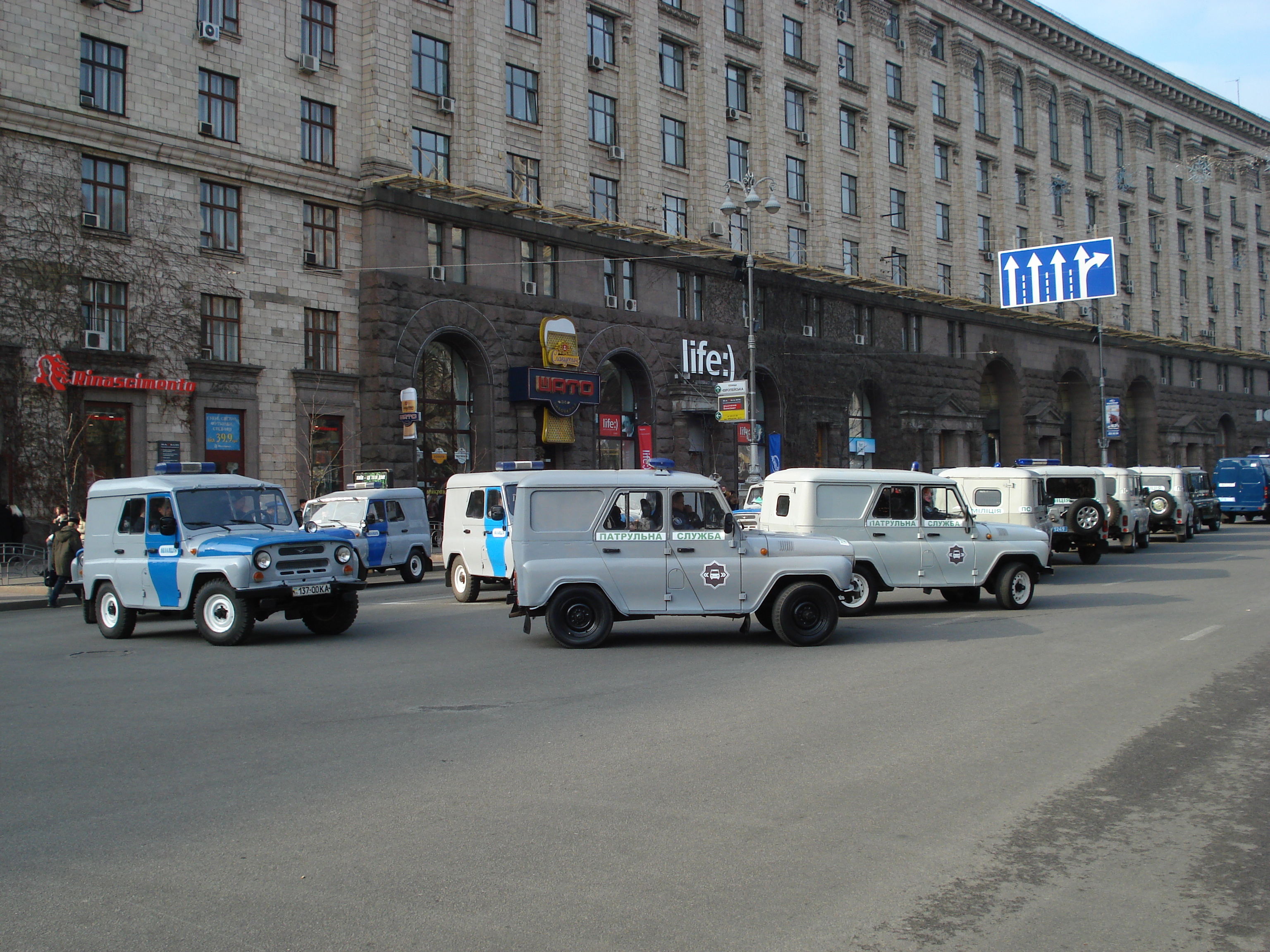 รูปถ่าย ยูเครน(Ukraine) เคียฟ(Kiev) ถนนเครชชาตือค(Kreschatyk Street) 2007-03 5