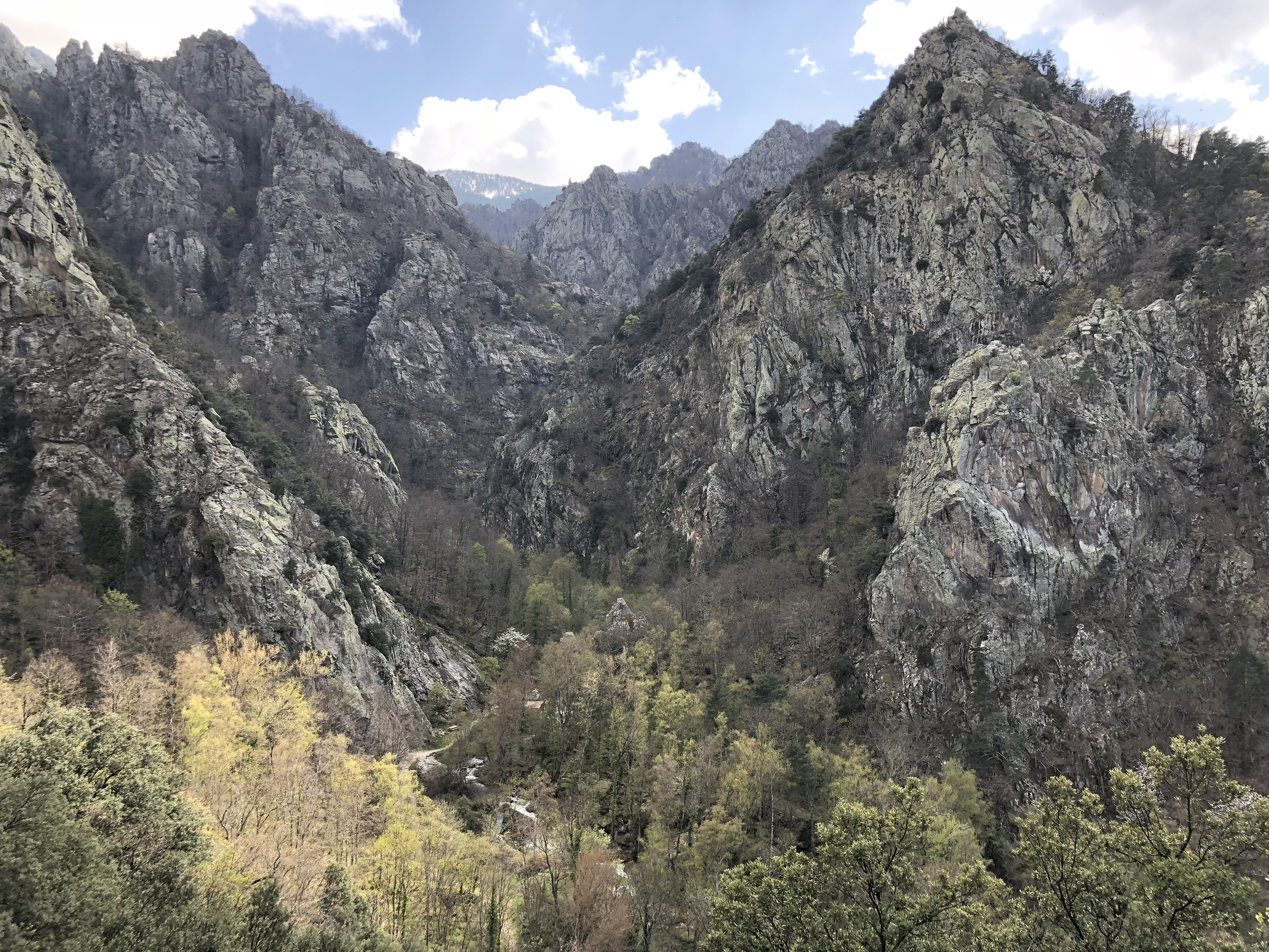 รูปถ่าย ฝรั่งเศส(France) แอบบีแซ็งมาร์แต็งดูกานีกู(Abbaye Saint Martin du Canigou) 2018-04 0