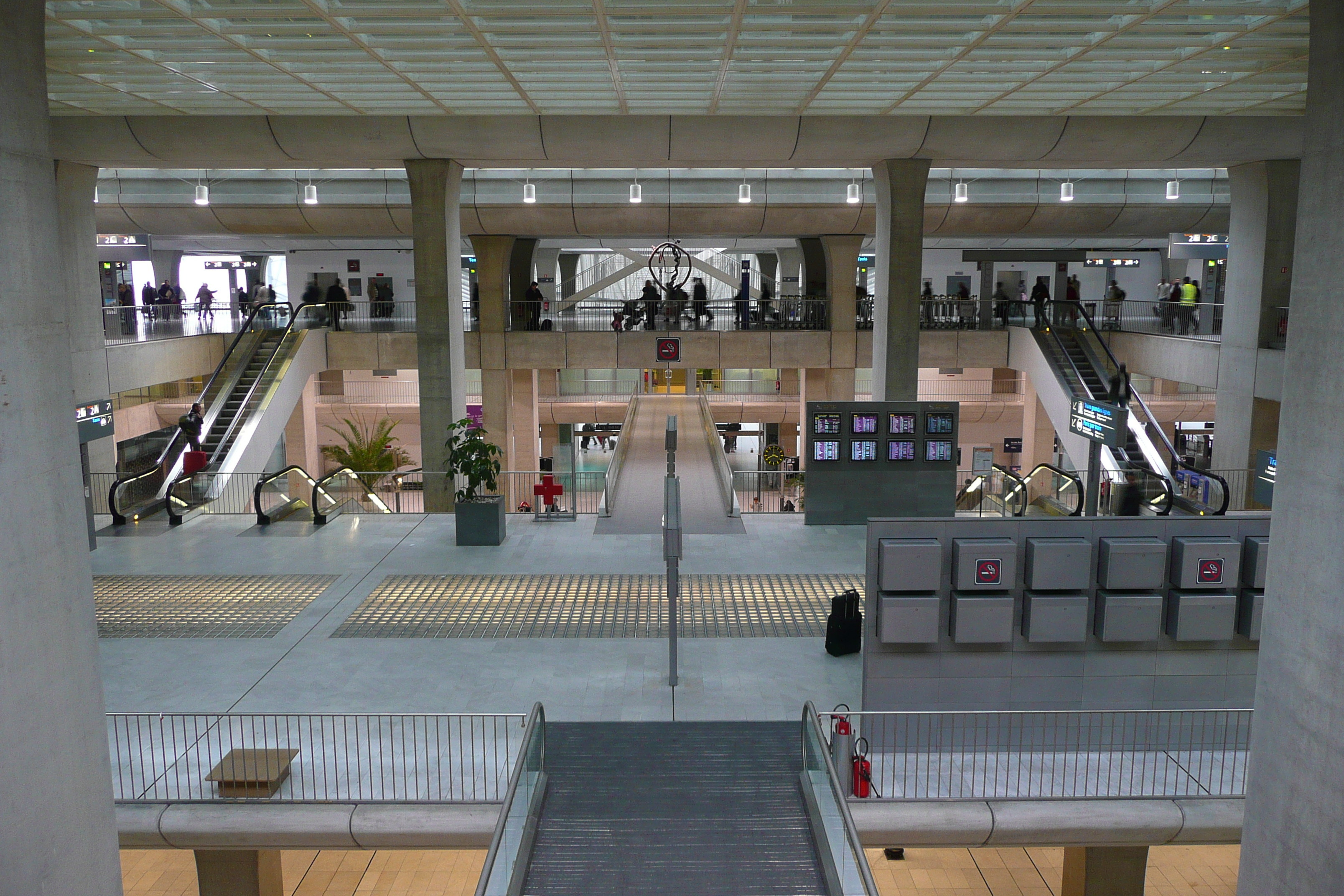 รูปถ่าย ฝรั่งเศส(France) ท่าอากาศยานปารีส-ชาร์ล-เดอ-โกล(Paris Charles de Gaulle Airport) 2007-11 40