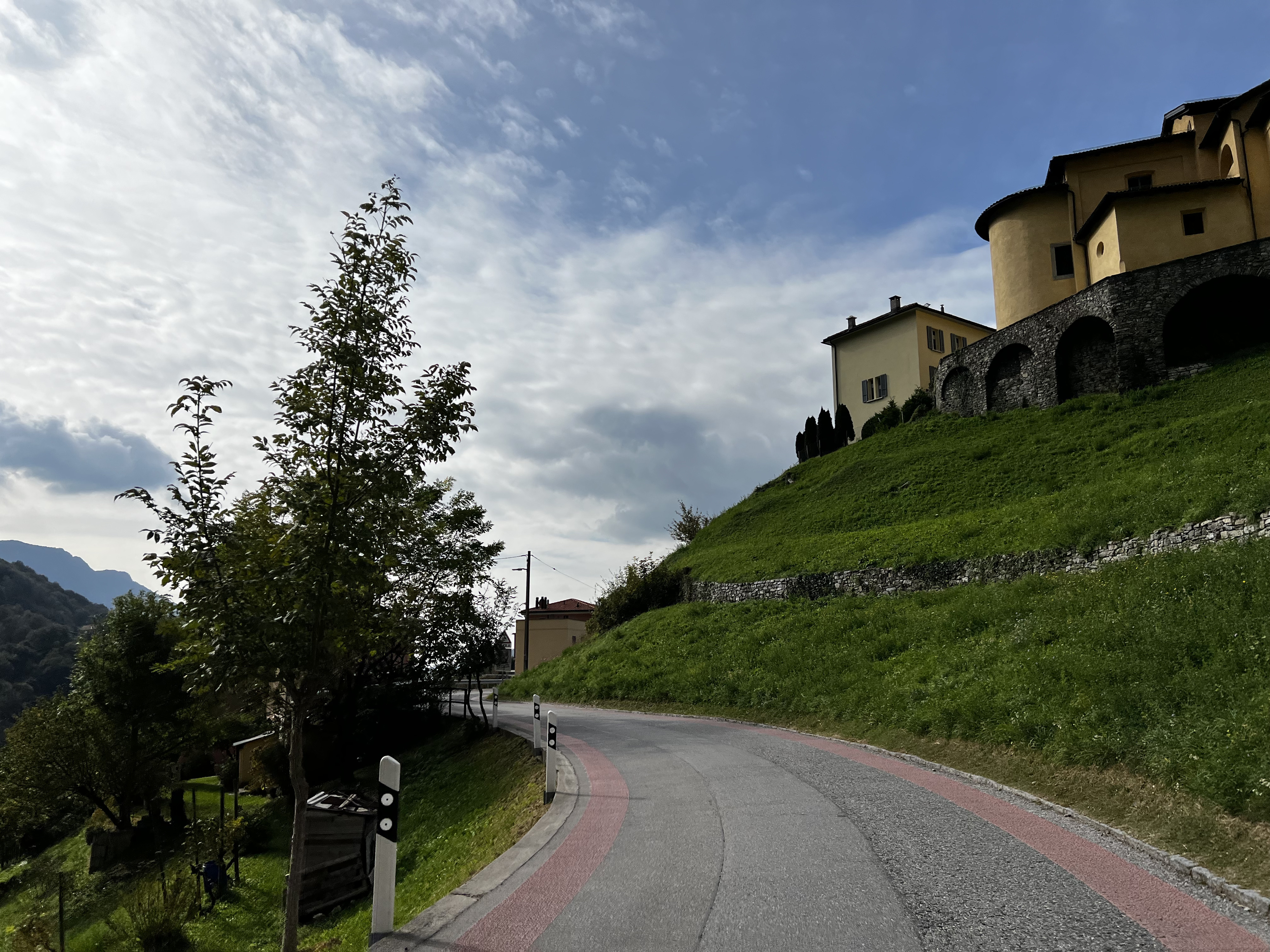 รูปถ่าย สวิสเซอร์แลนด์(Switzerland) อาโรนโญ(Arogno) 2023-10 1