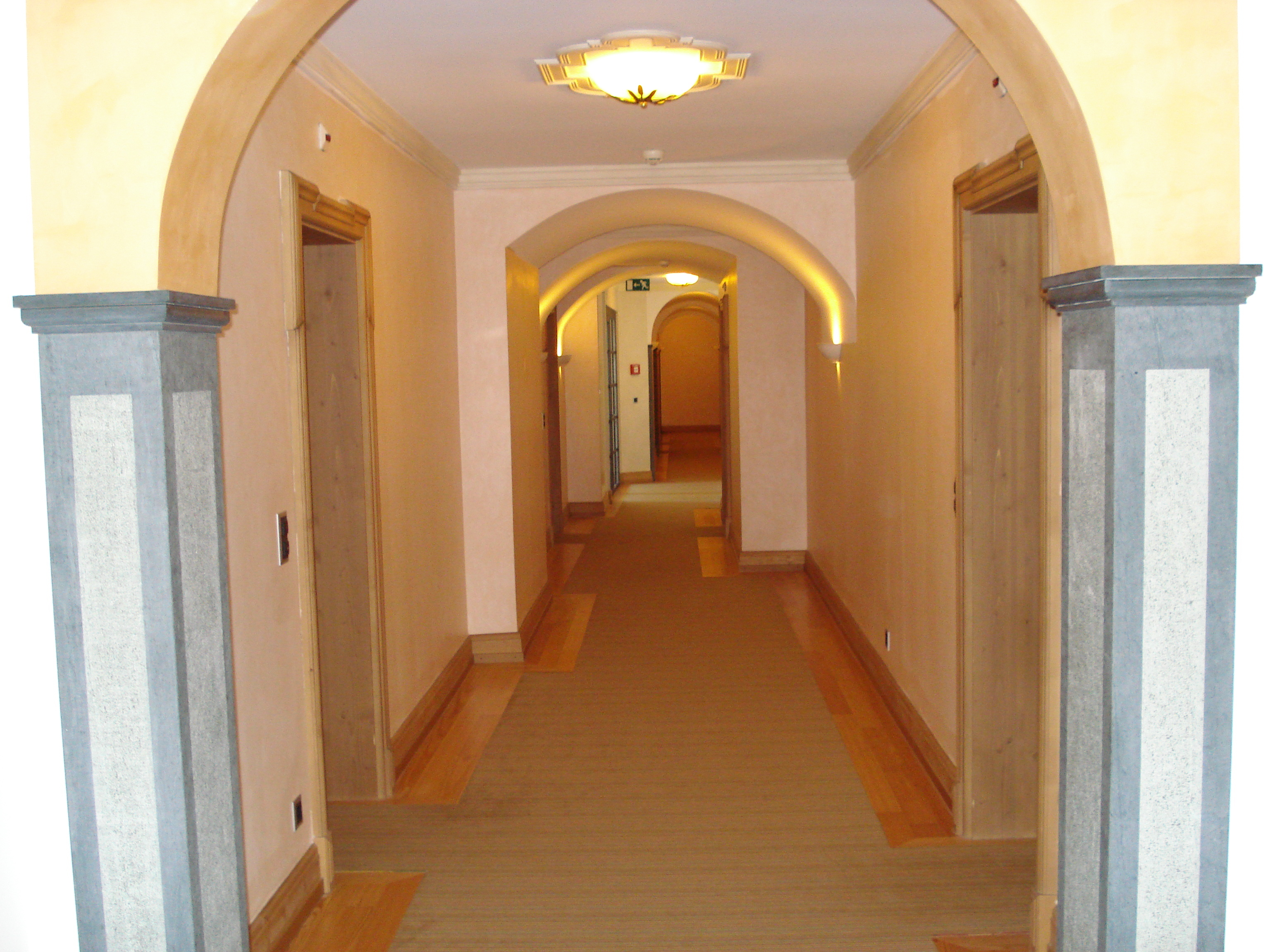รูปถ่าย สวิสเซอร์แลนด์(Switzerland) ปองเทรซีน่า(Pontresina) โรงแรมแกรนด์โครเนนโฮฟ(Grand Hotel Kronenhof) 2007-01 30