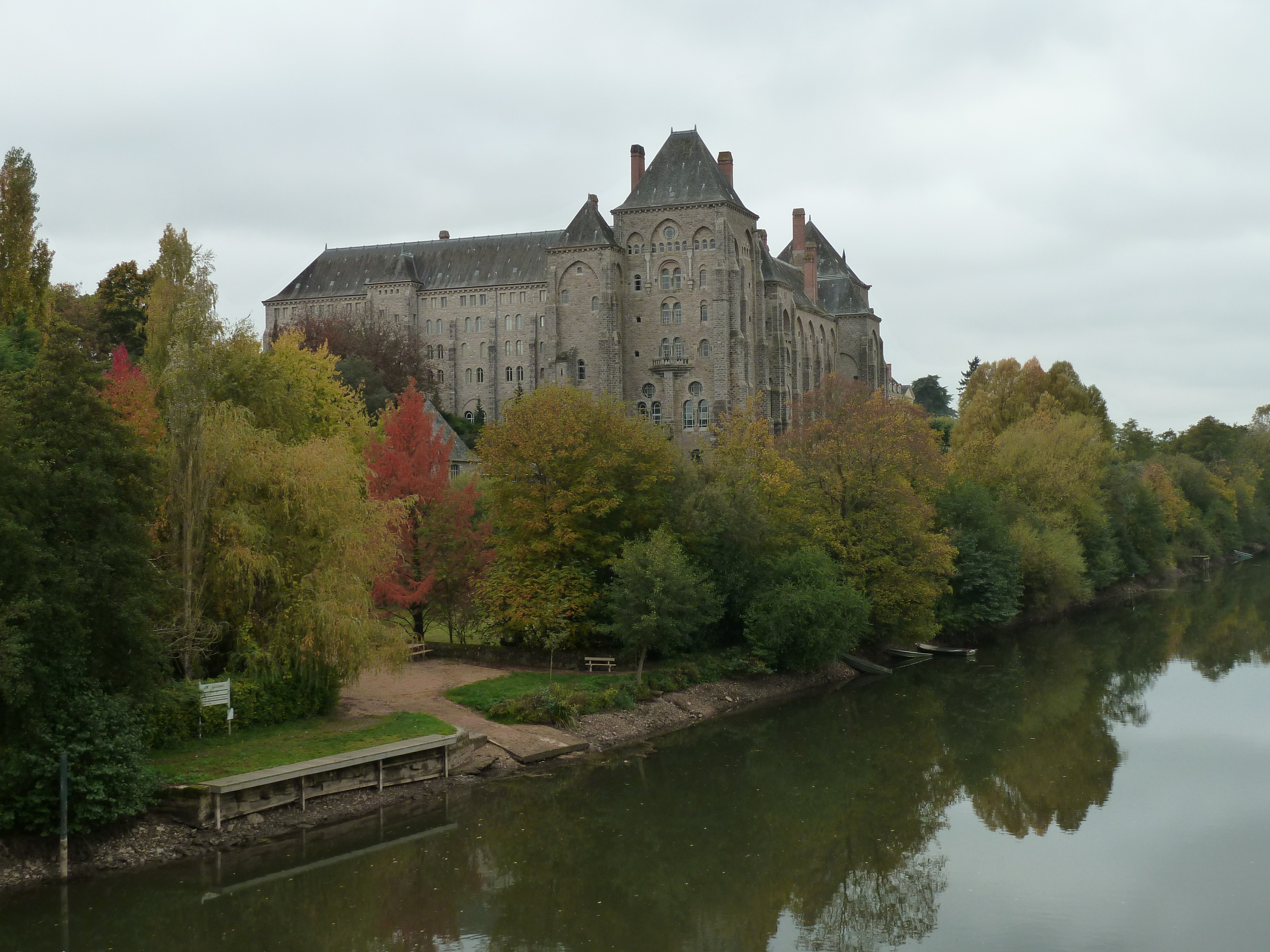รูปถ่าย ฝรั่งเศส(France) โซแลม(Solesmes) 2010-11 0