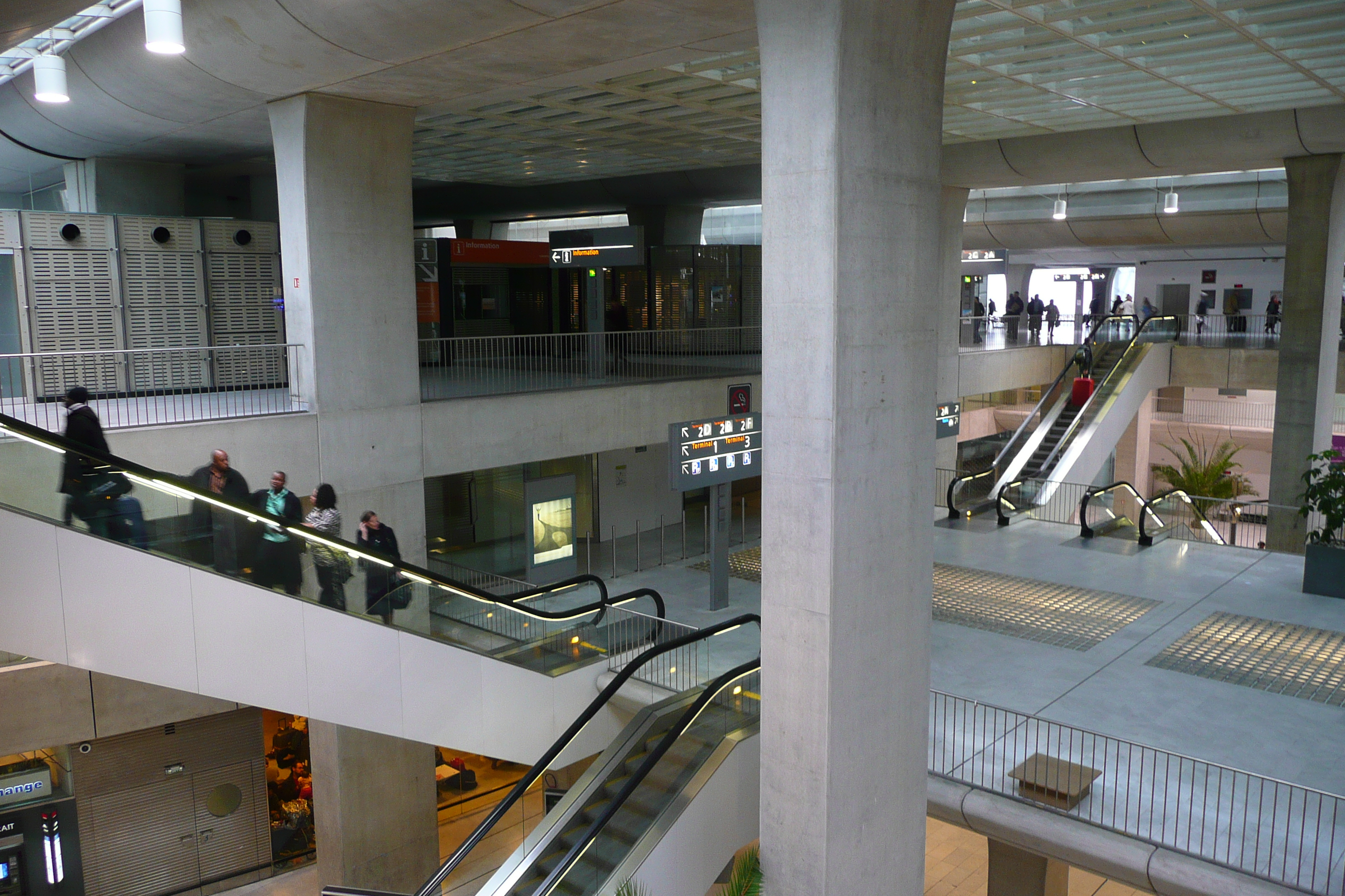 รูปถ่าย ฝรั่งเศส(France) ท่าอากาศยานปารีส-ชาร์ล-เดอ-โกล(Paris Charles de Gaulle Airport) 2007-11 8