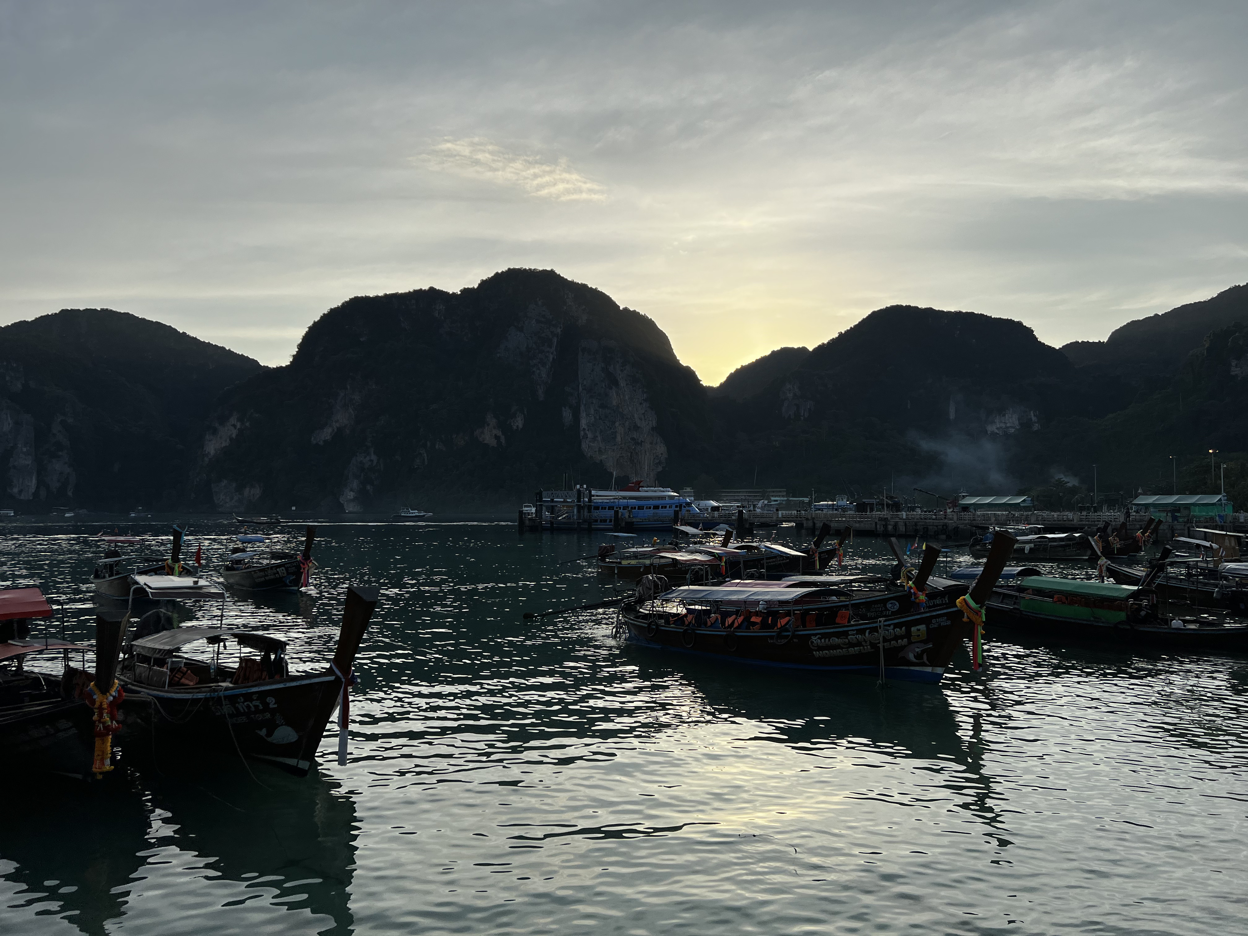 รูปถ่าย ไทย(Thailand) เกาะพีพีดอน(Ko Phi Phi Don) 2021-12 19